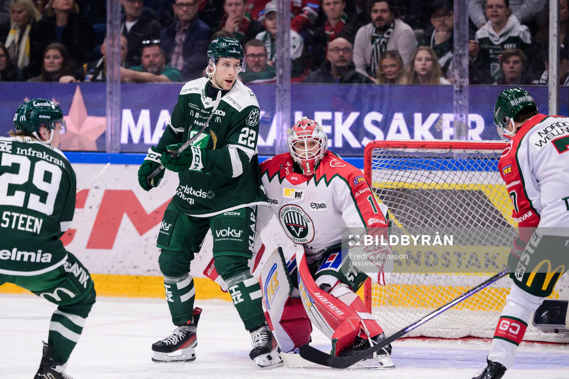Färjestads Per Åslund och Frölundas målvakt Lars