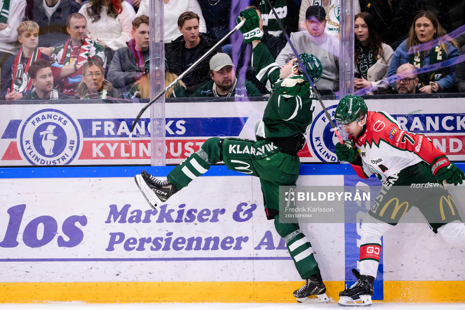 Färjestads Viktor Lodin och Frölundas Henrik Tömmernes