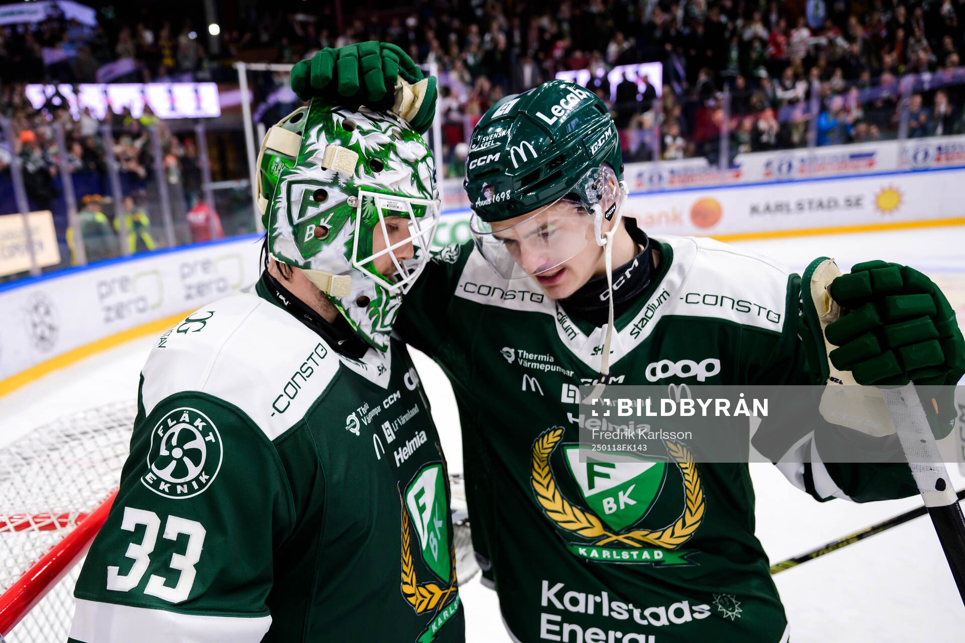 Färjestads målvakt Maxime Lagacé och Lucas Forsell jublar