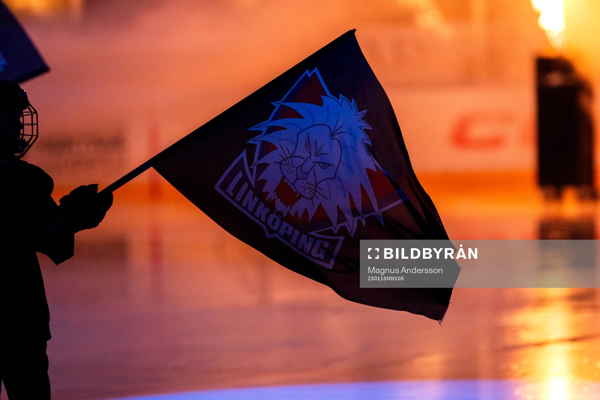Linköpings klubbmärke på flagga