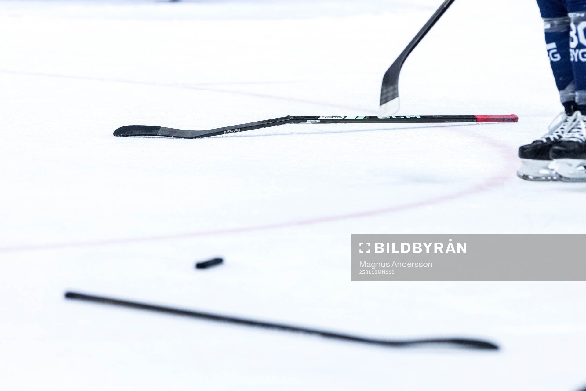 Trasiga ishockeyklubbor