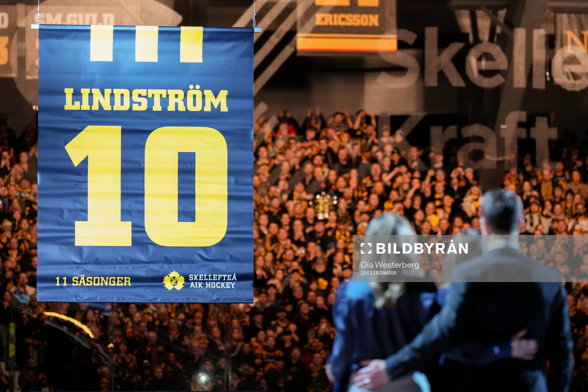Joakim Lindström hyllas