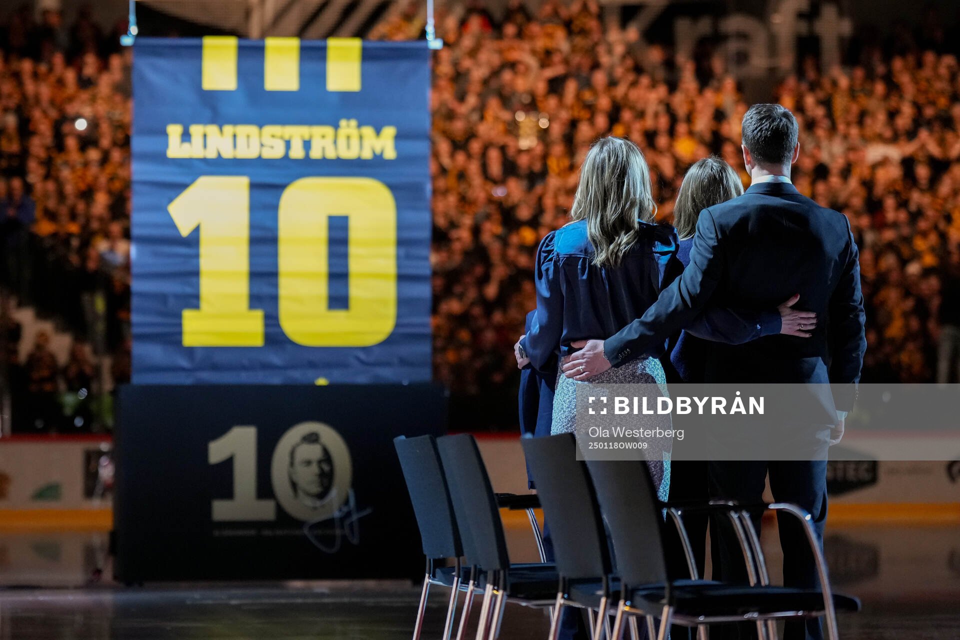 Joakim Lindström hyllas