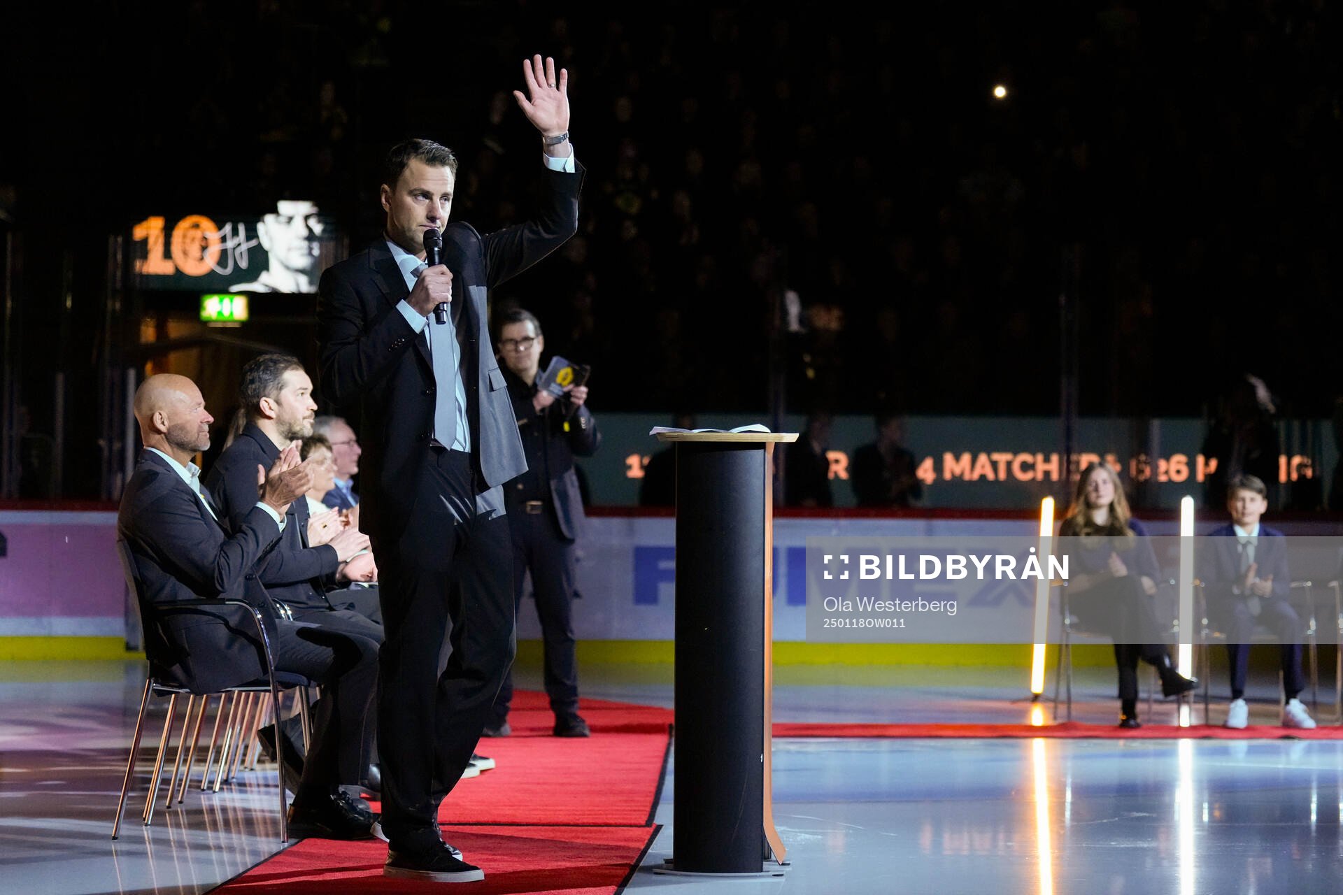 Joakim Lindström hyllas