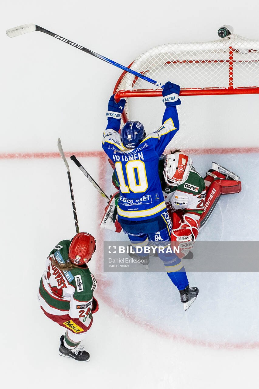 Leksands Kiira Yrjänen och Modos målvakt Andrea Brändli