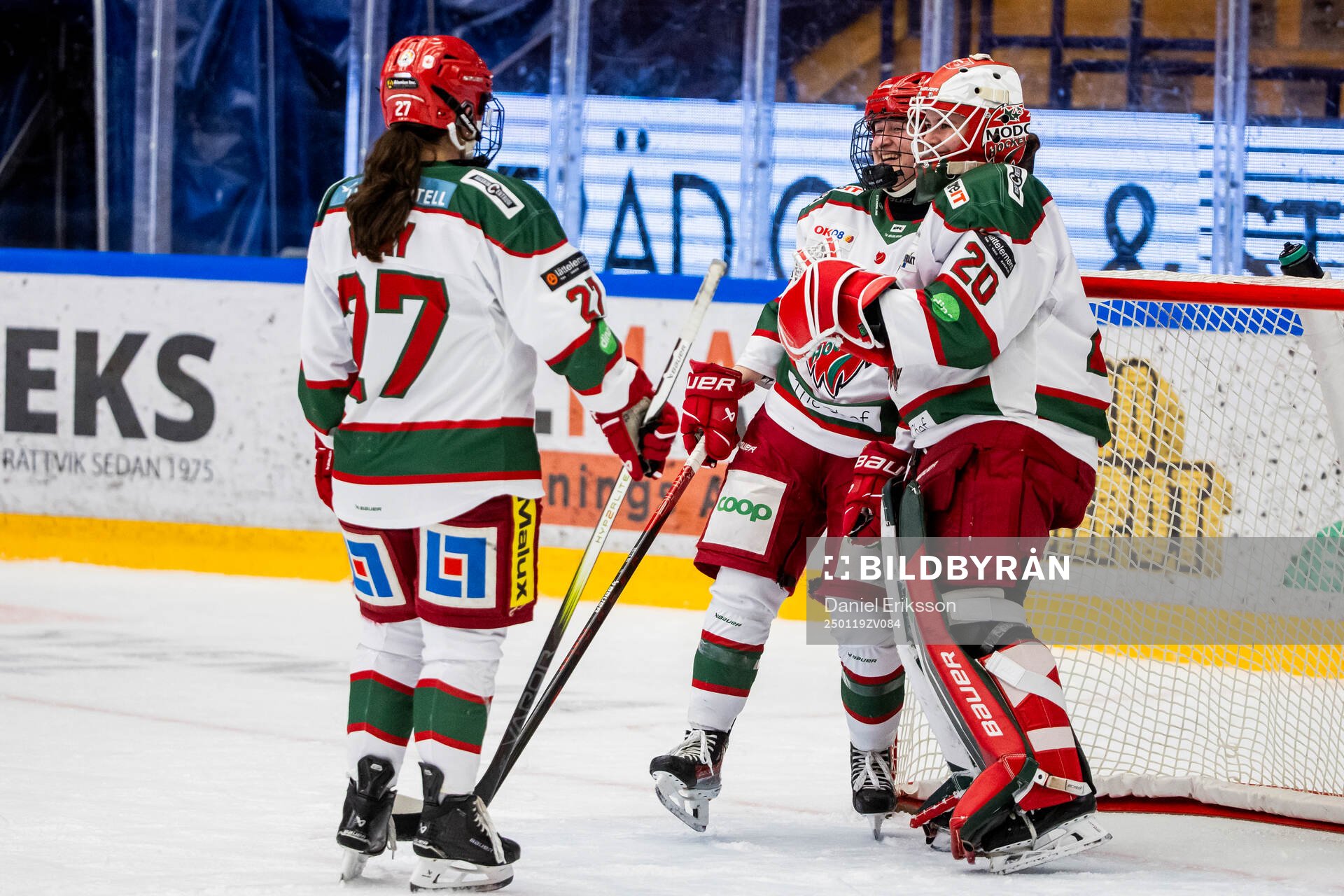 Modos målvakt Andrea Brändli jublar