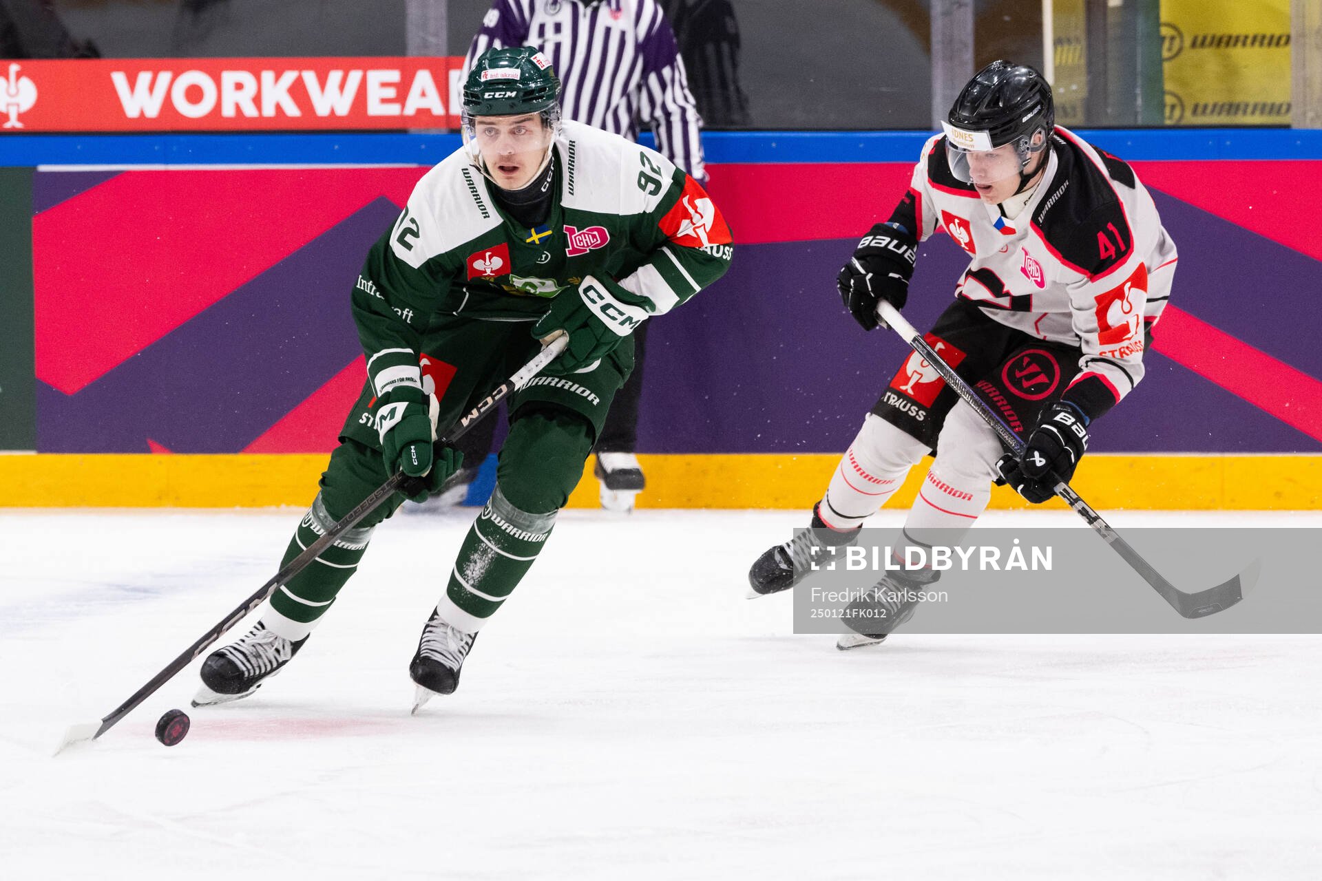 Lucas Forsell of Färjestad och Marek Danicek of Sparta