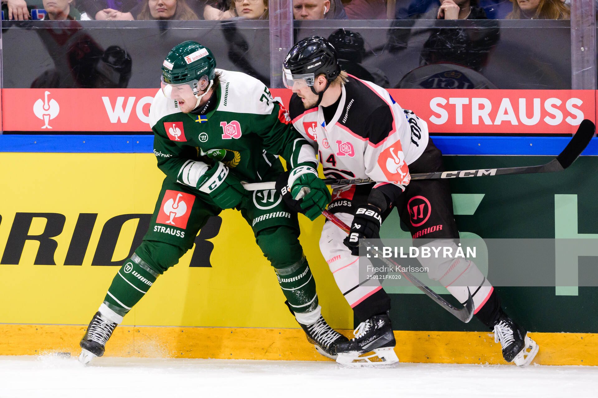 Jeremy Groleau of Färjestad  and Filip Chlapik of Sparta