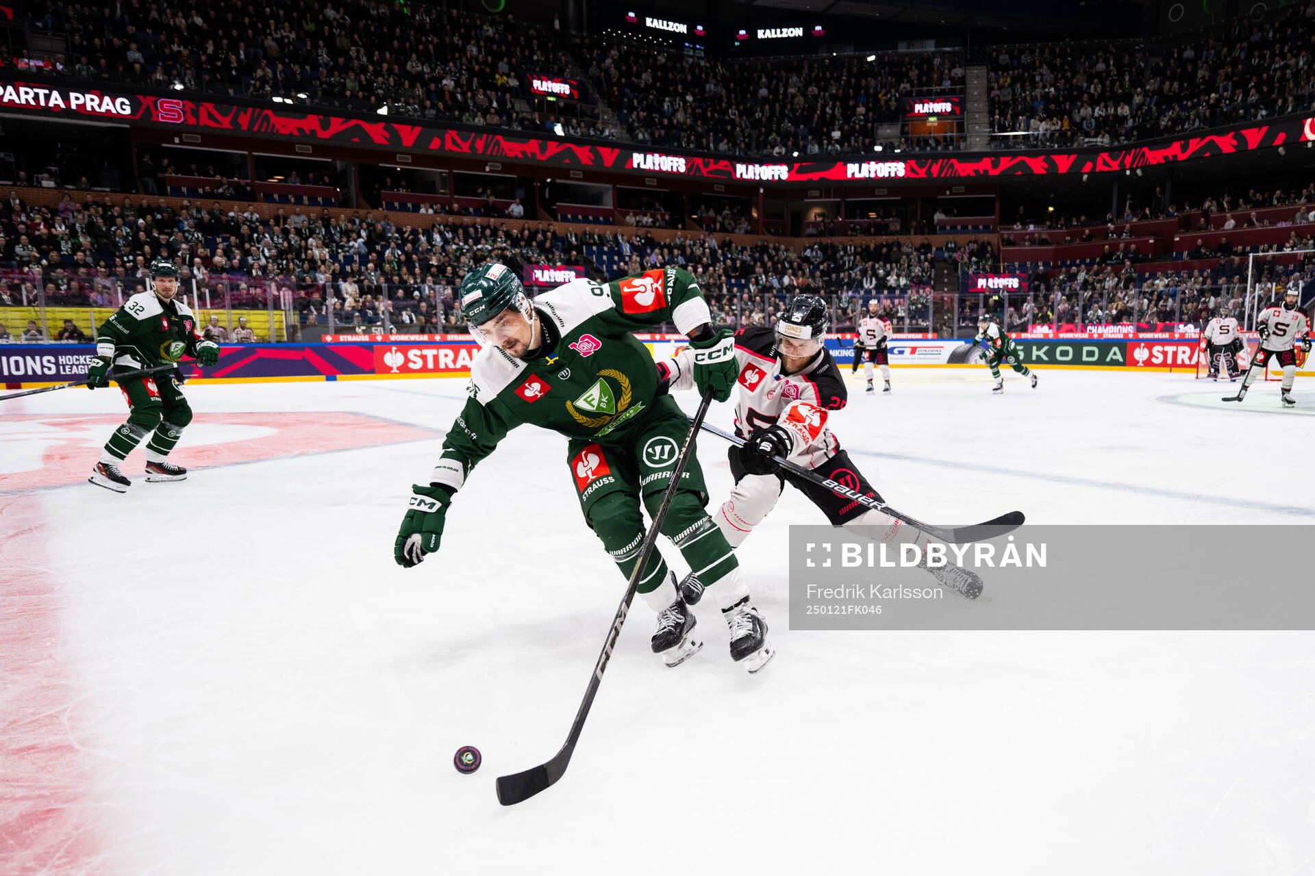 David Tomasek of Färjestad and Jani Lajunen of Sparta