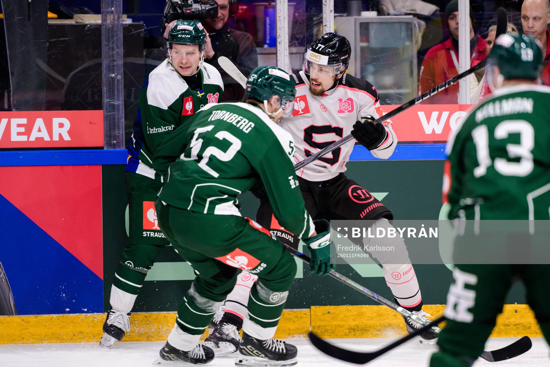 Oscar Steen of Färjestad  and David Nemecek of Sparta