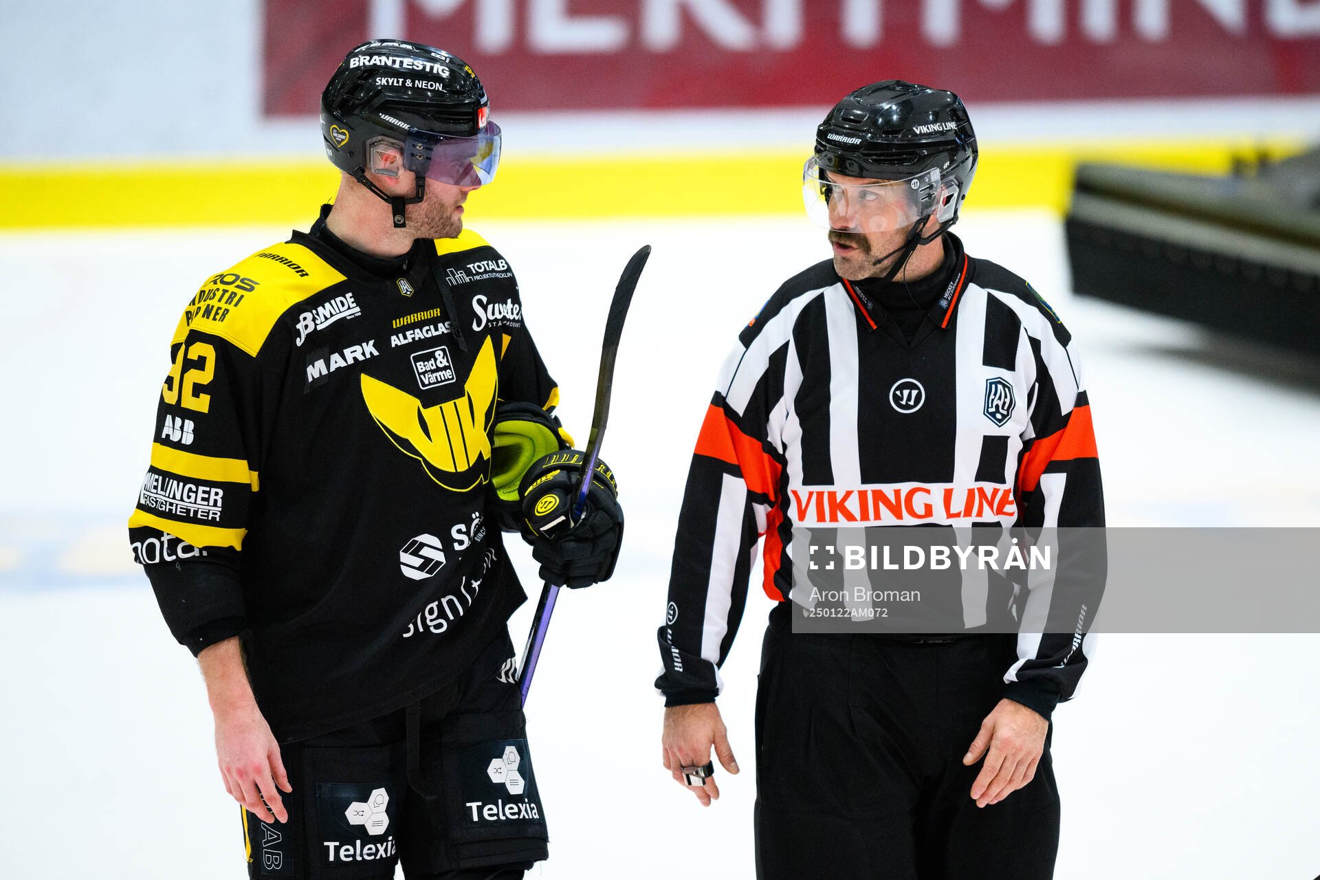 Västerås Kim Rosdahl i diskussion med Domare Daniel