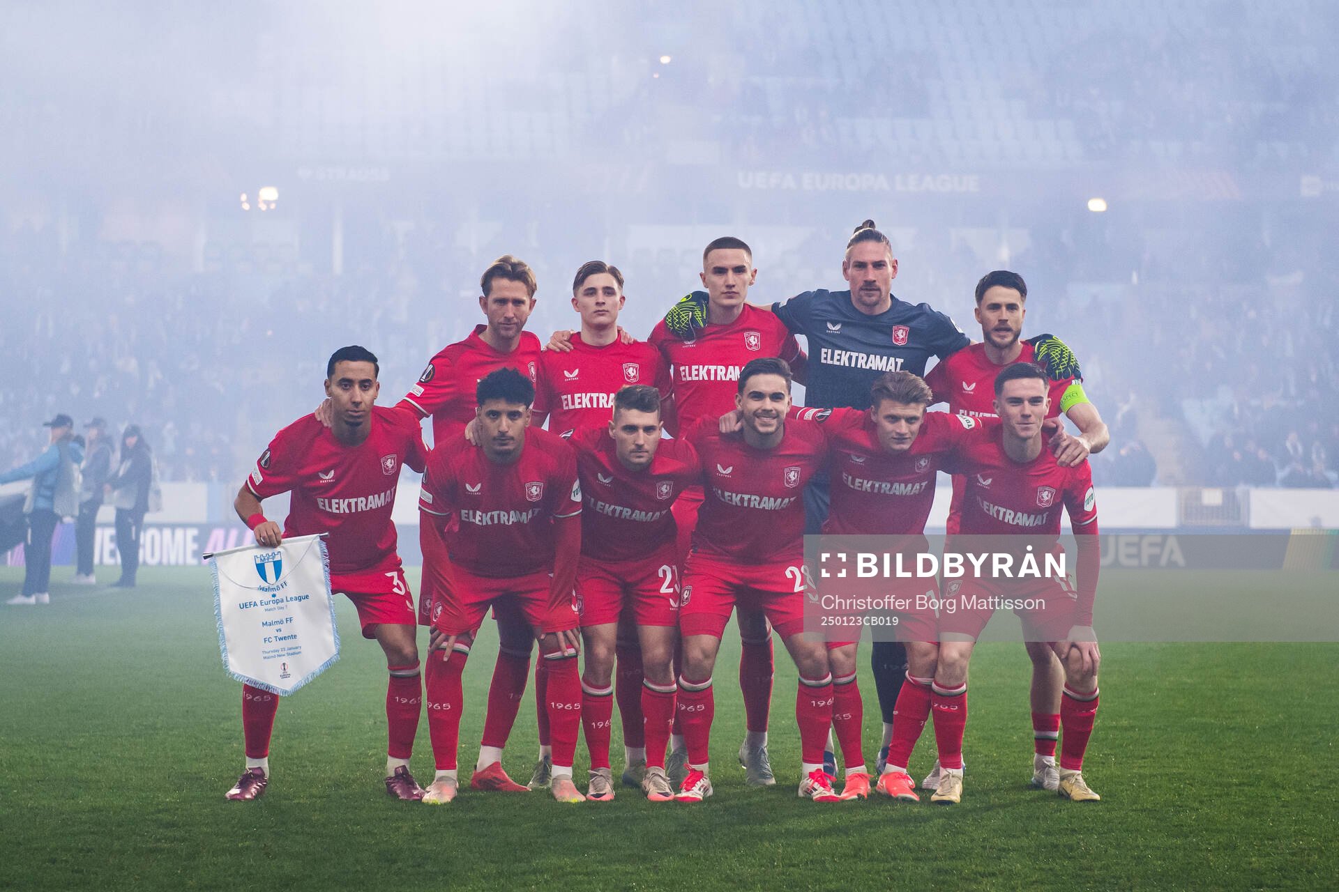 The starting eleven of of Twente pose for a team photo