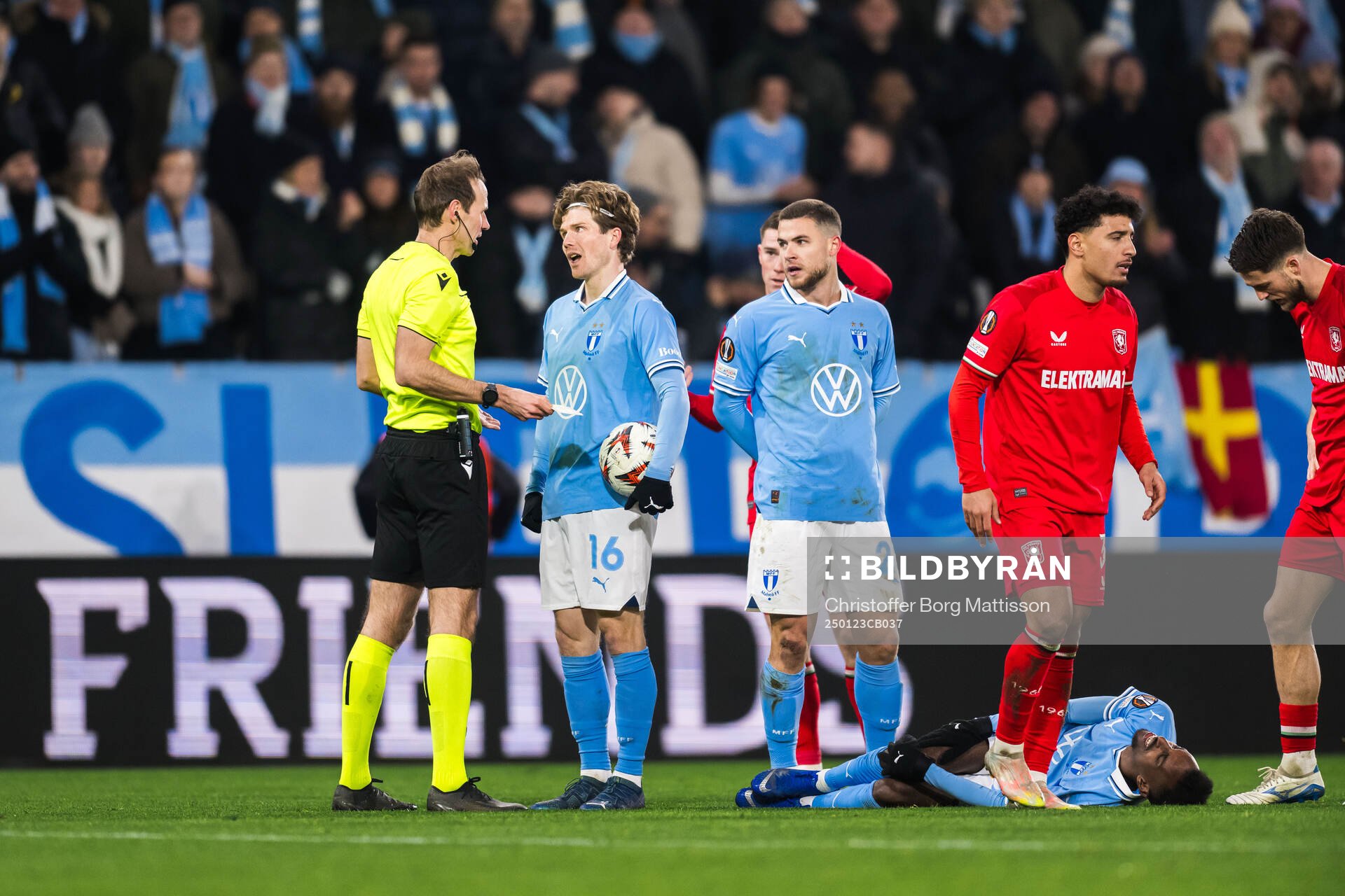 Referee Sascha Stegemann and Oliver Berg with Taha Ali of