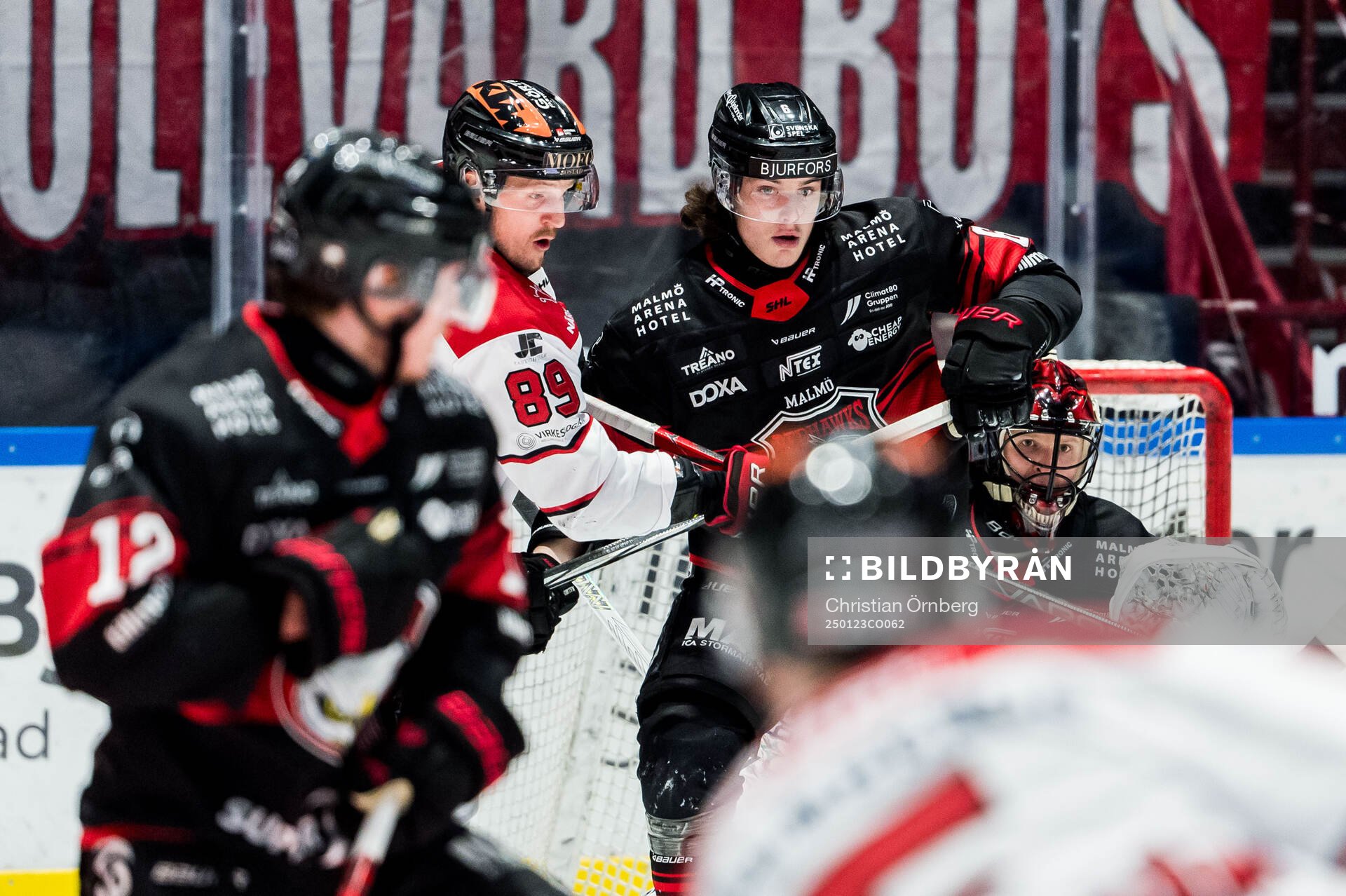 Örebros Patrik Karlkvist och Malmö Redhawks Dominik
