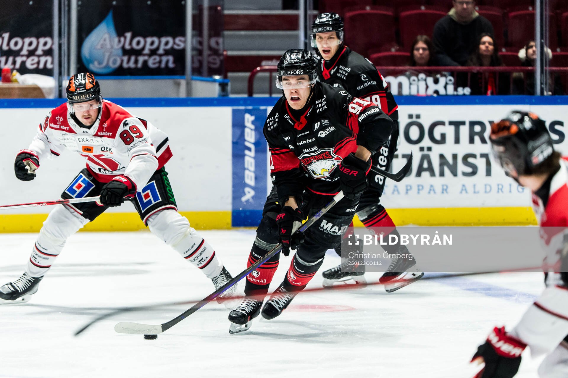 Malmö Redhawks Axel Sundberg och Örebros Patrik Karlkvist