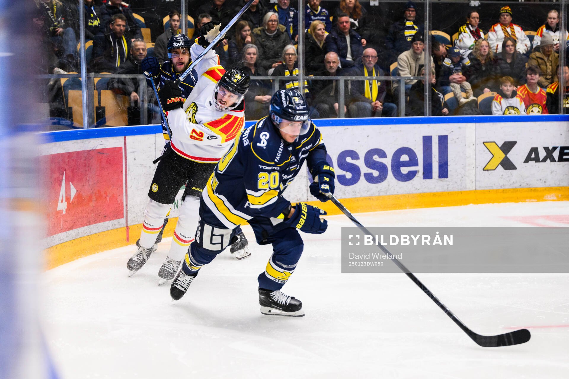 Brynäs Johannes Kinnvall och HV71s Andre Petersson