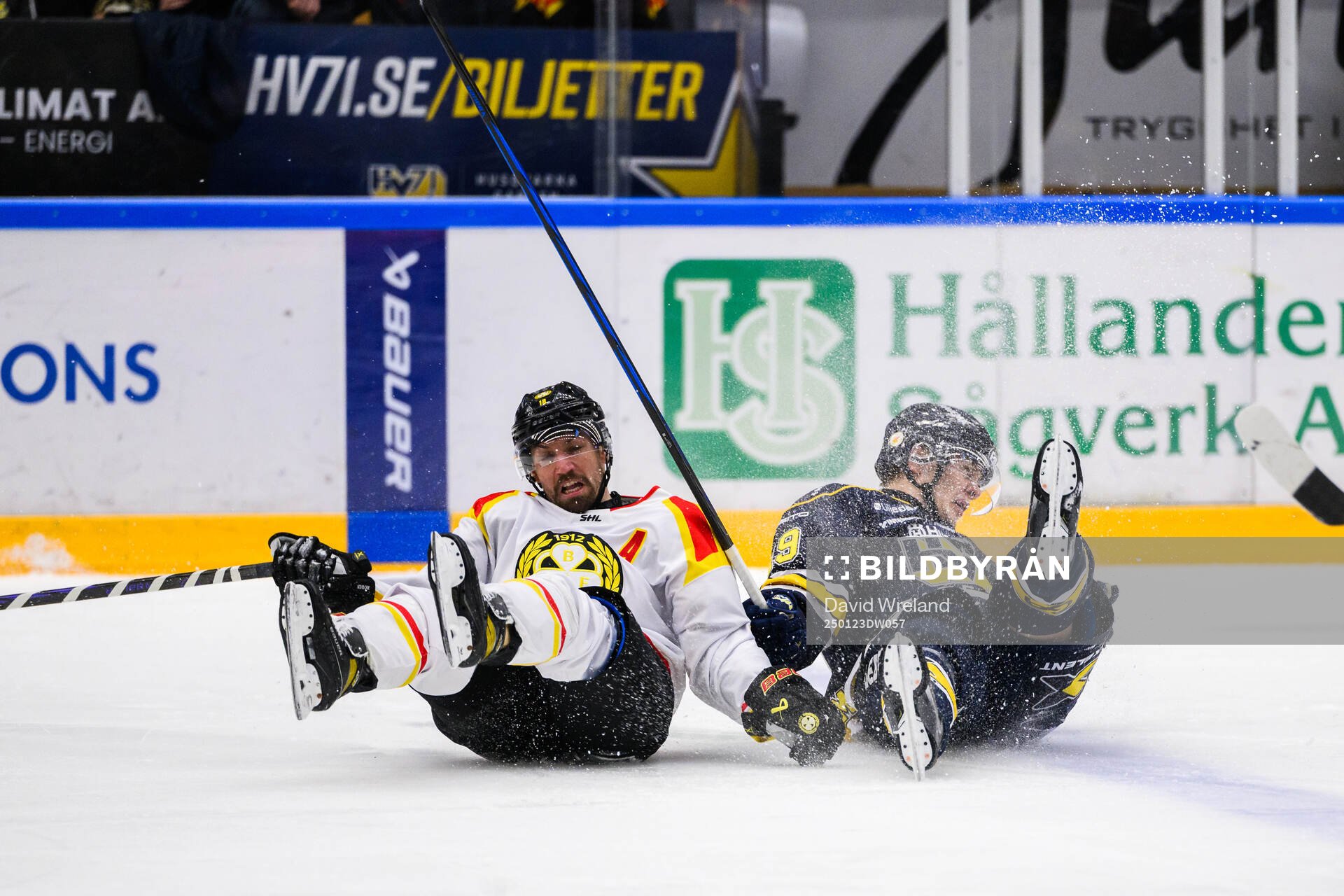 Brynäs Anton Rödin  och HV71s Henrik Borgström