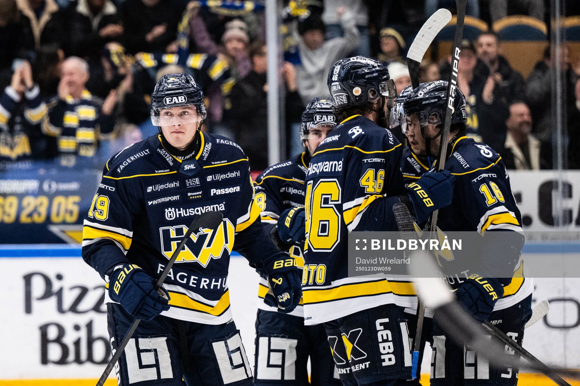 HV71s Henrik Borgström jublar
