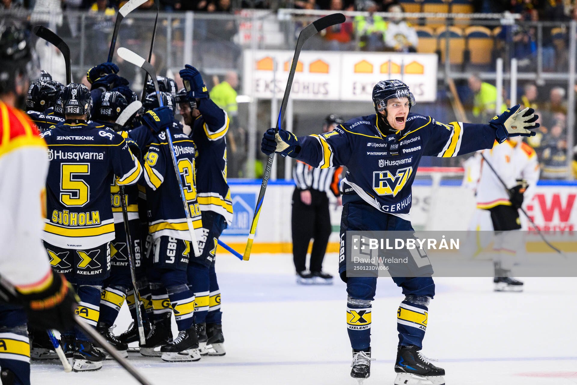 HV71s William Ignberg Nilsson  jublar