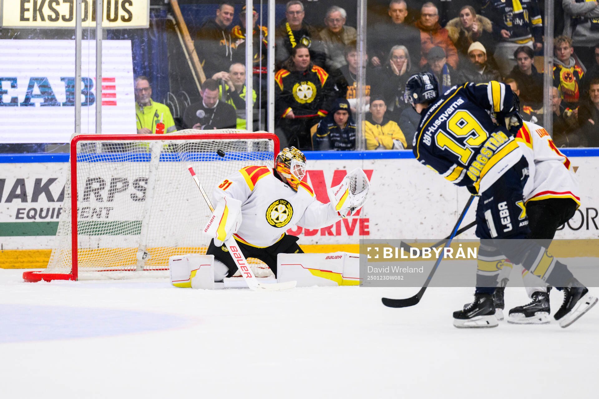 HV71s Henrik Borgström gör 4-3 på Brynäs målvakt Erik