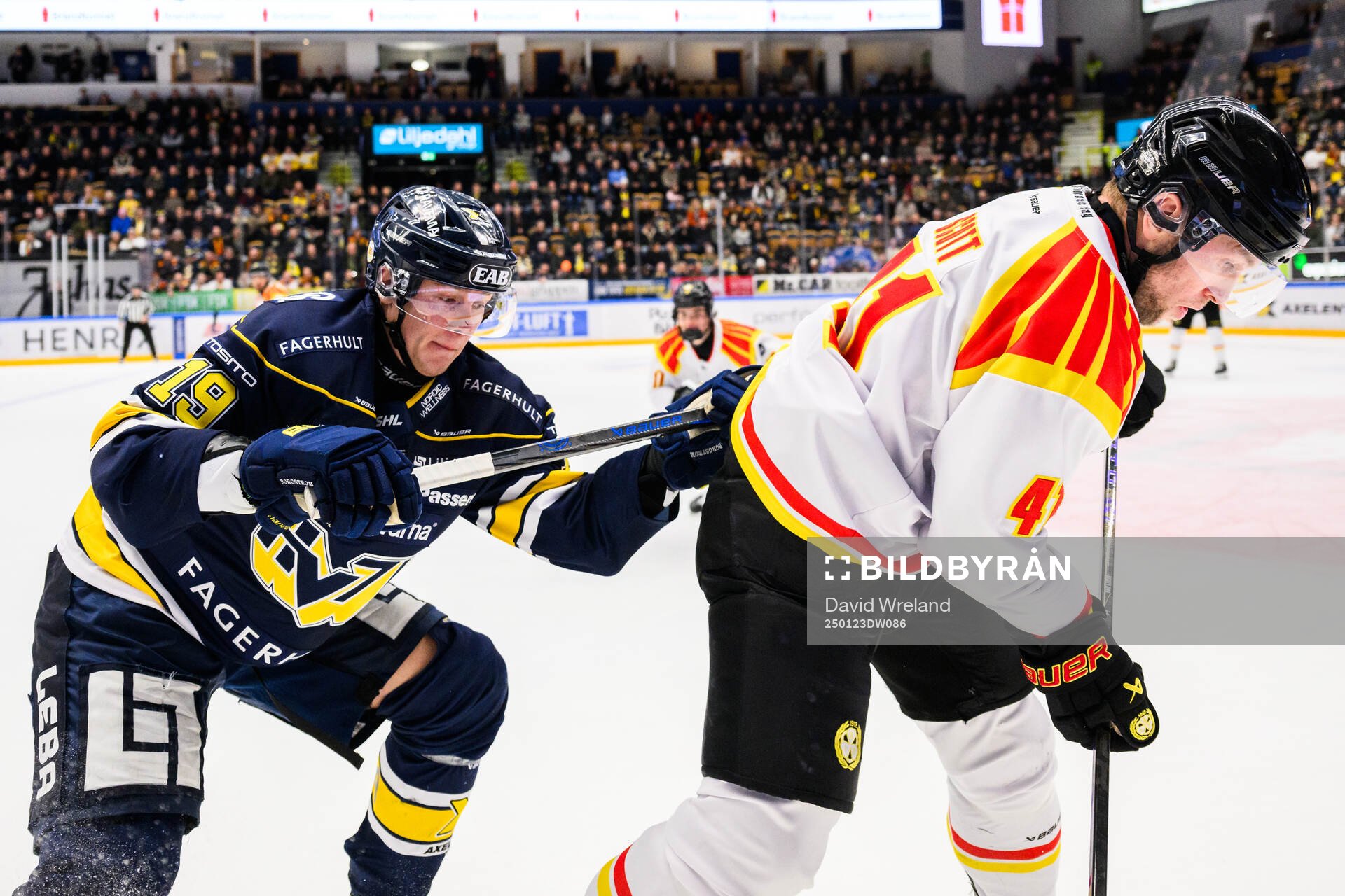 HV71s Henrik Borgström och Brynäs Greg Scott