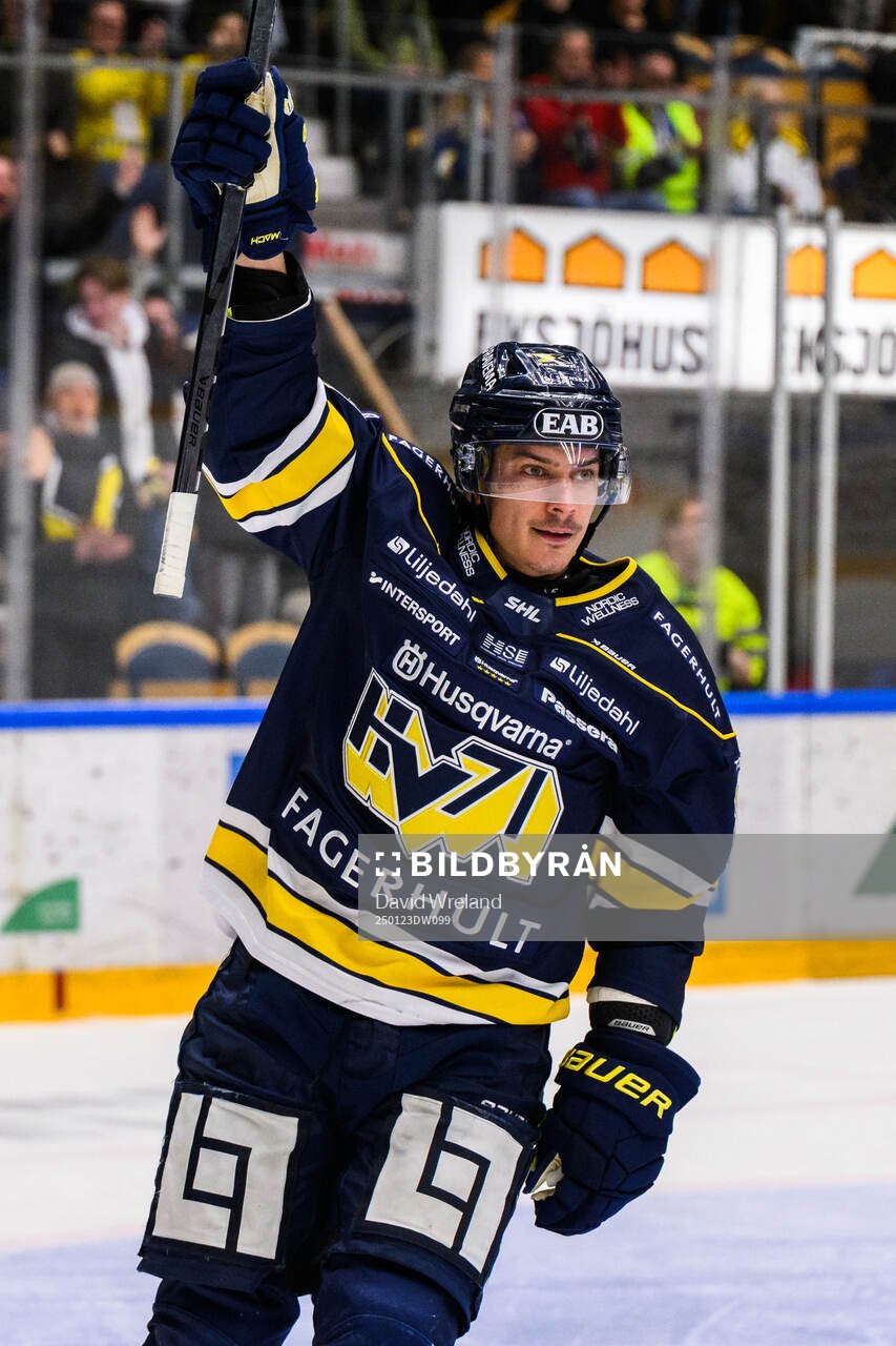 HV71s Andre Petersson jublar