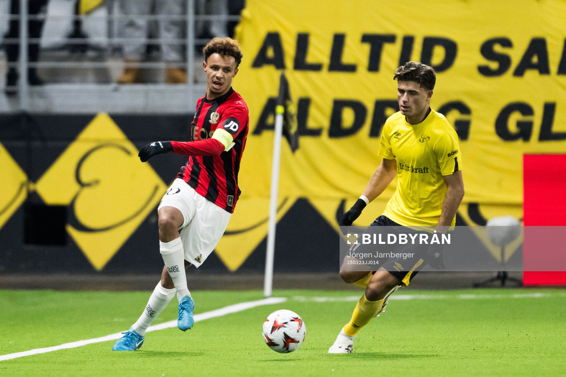 Sofiane Diop of Nice and Besfort Zeneli of Elfsborg