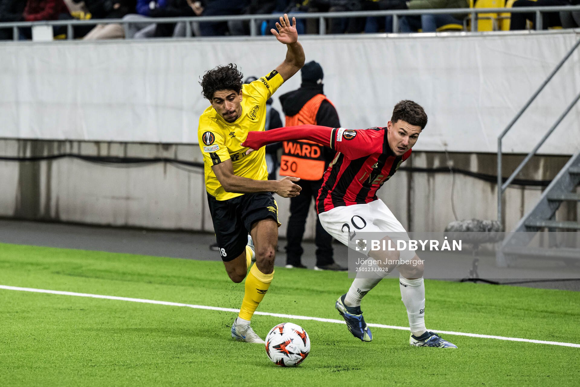Ahmed Qasem of Elfsborg and Tom Louchet of Nice