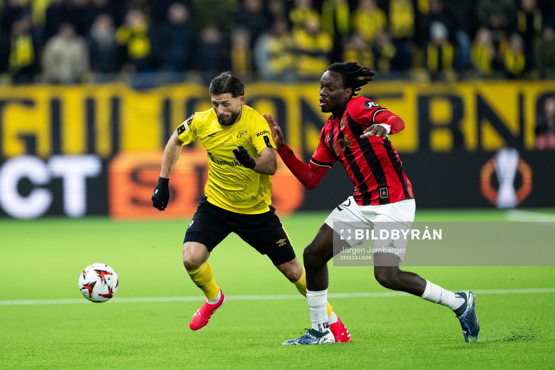Arber Zeneli of Elfsborg and Yael Nandjou of Nice