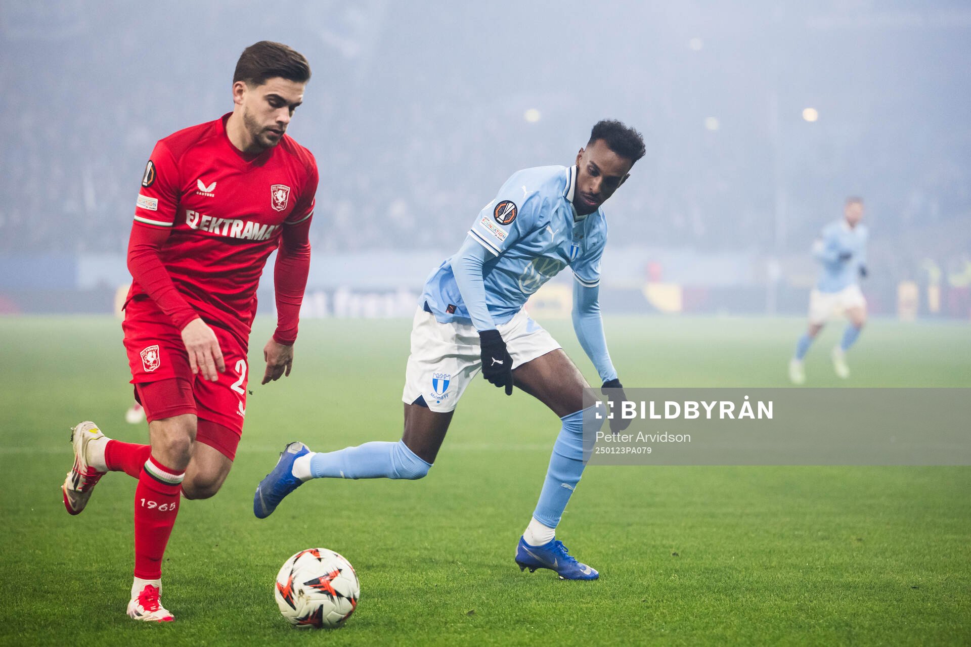 Bart Van Rooij of Twente and Taha Ali of Malmö FF