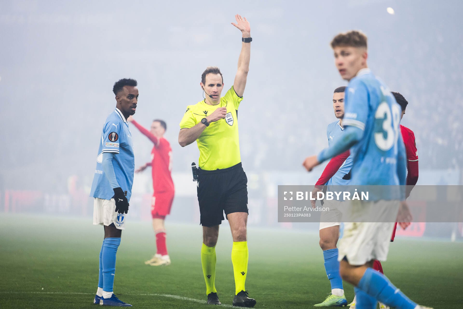 Referee Sascha Stegemann