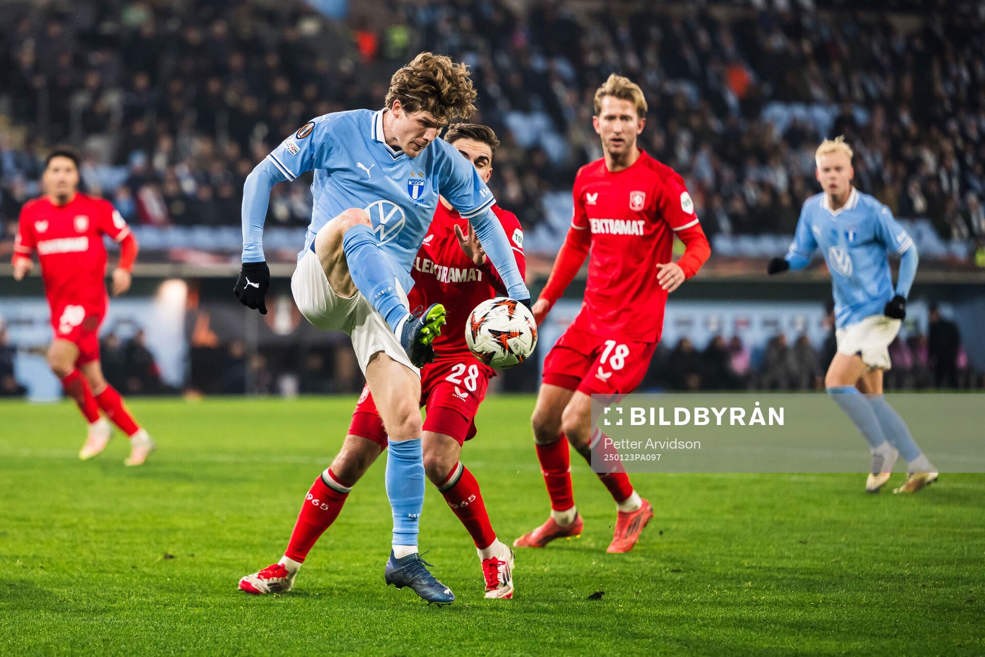 Oliver Berg of Malmö FF and Bart Van Rooij of Twente