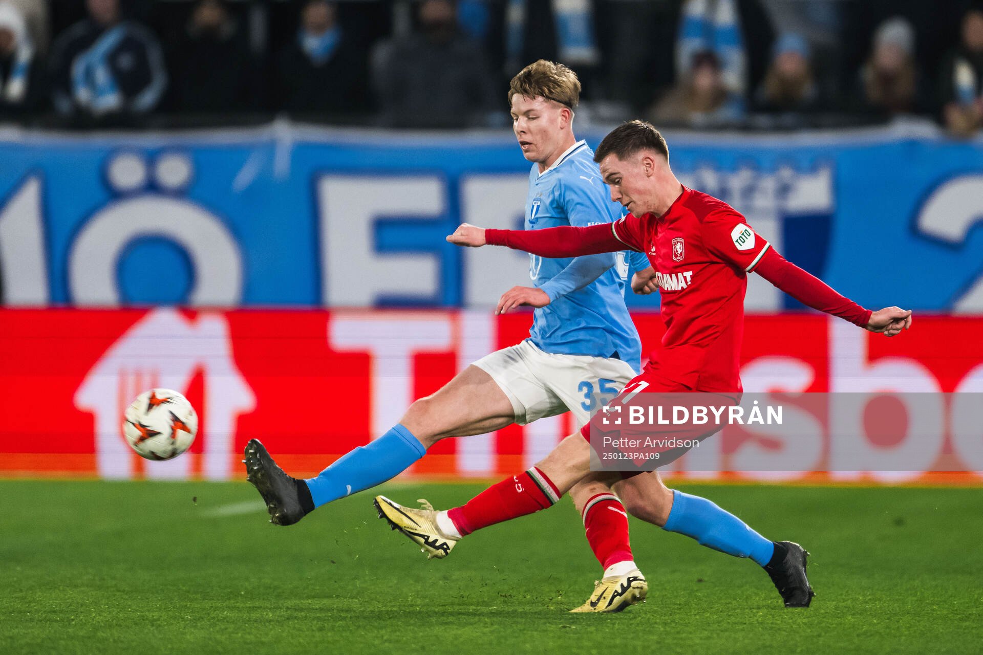 Nils Zätterström of Malmö FF and Daan Rots of Twente
