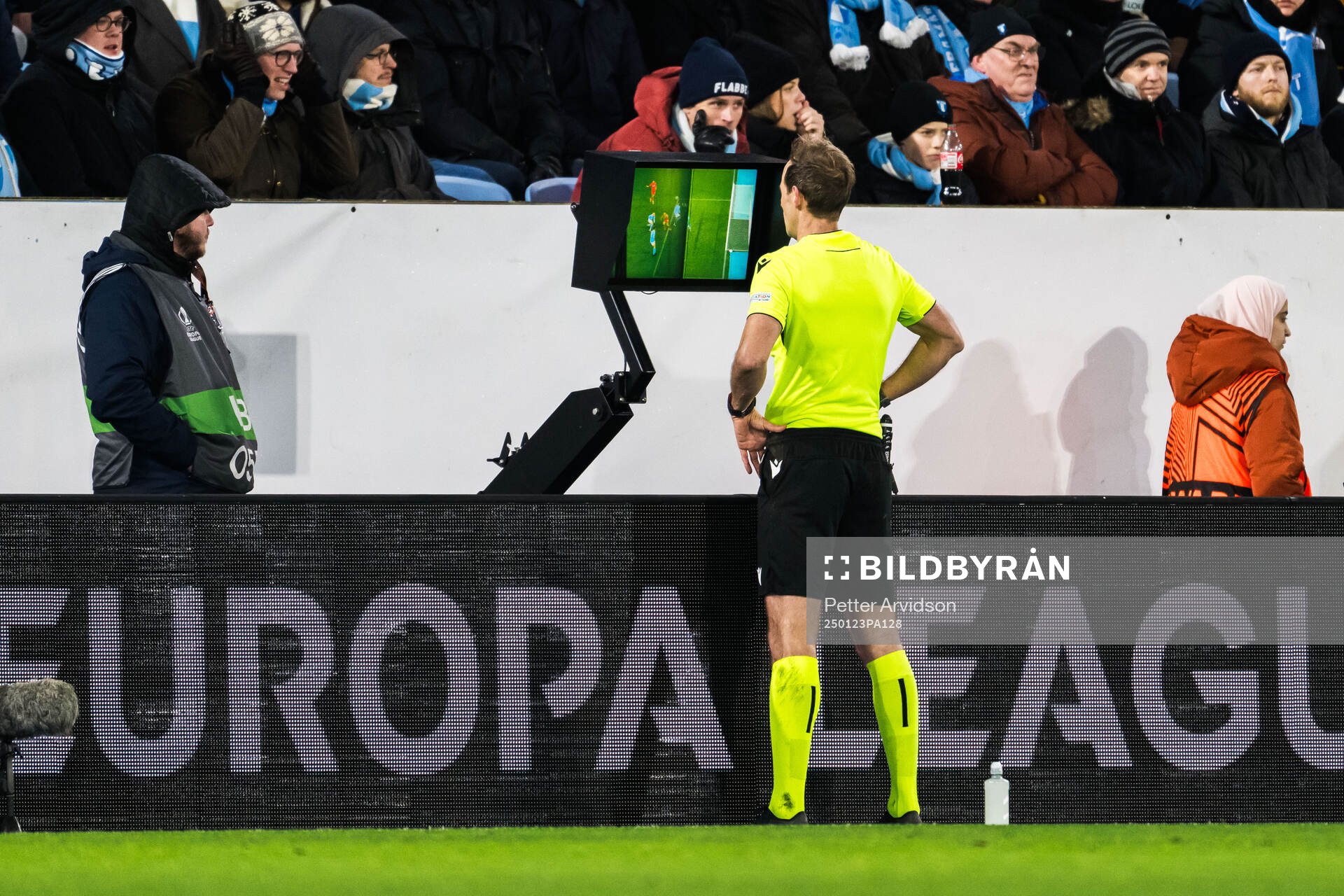 Referee Sascha Stegemann at a VAR situation
