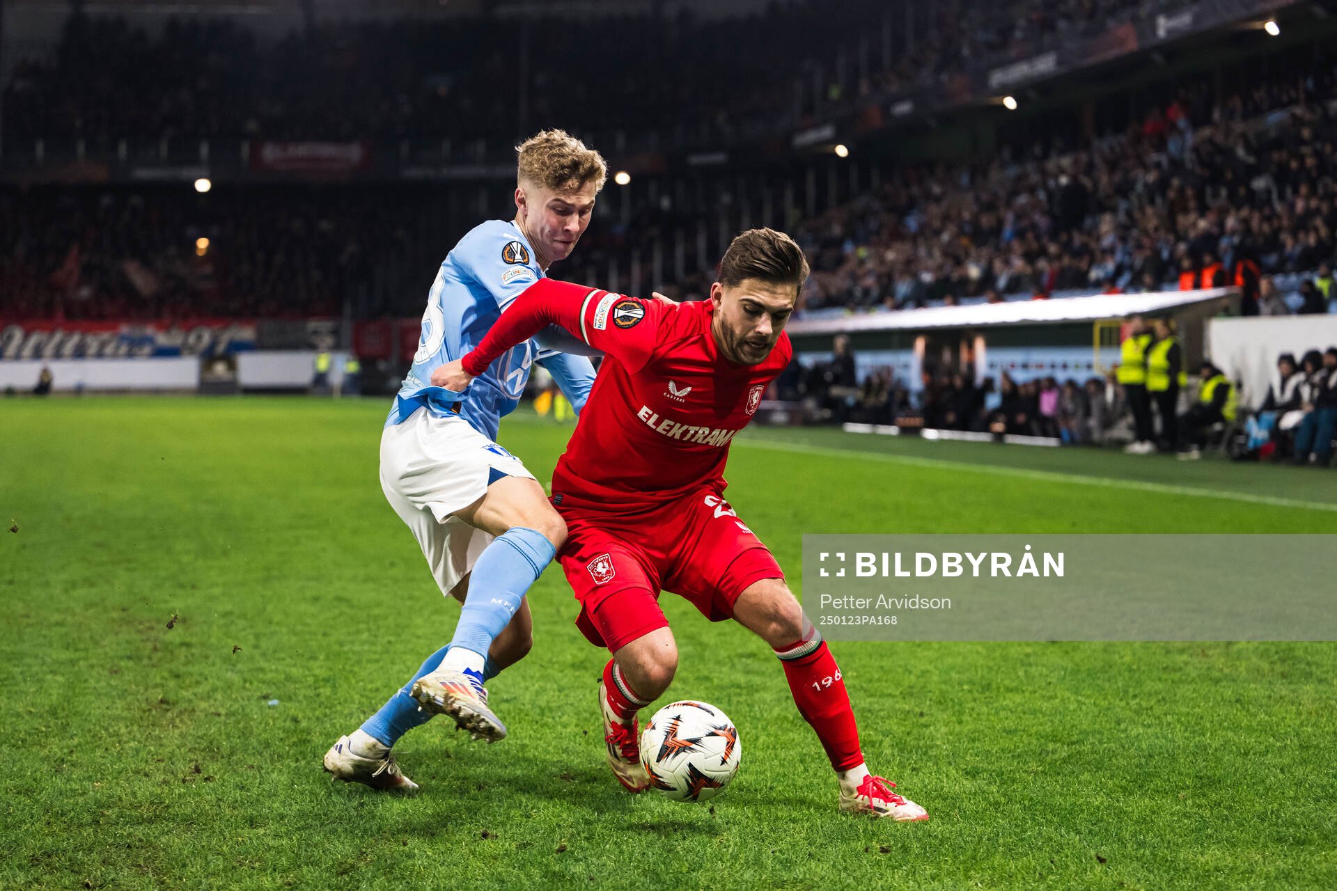 Hugo Bolin of Malmö FF and Bart Van Rooij of Twente