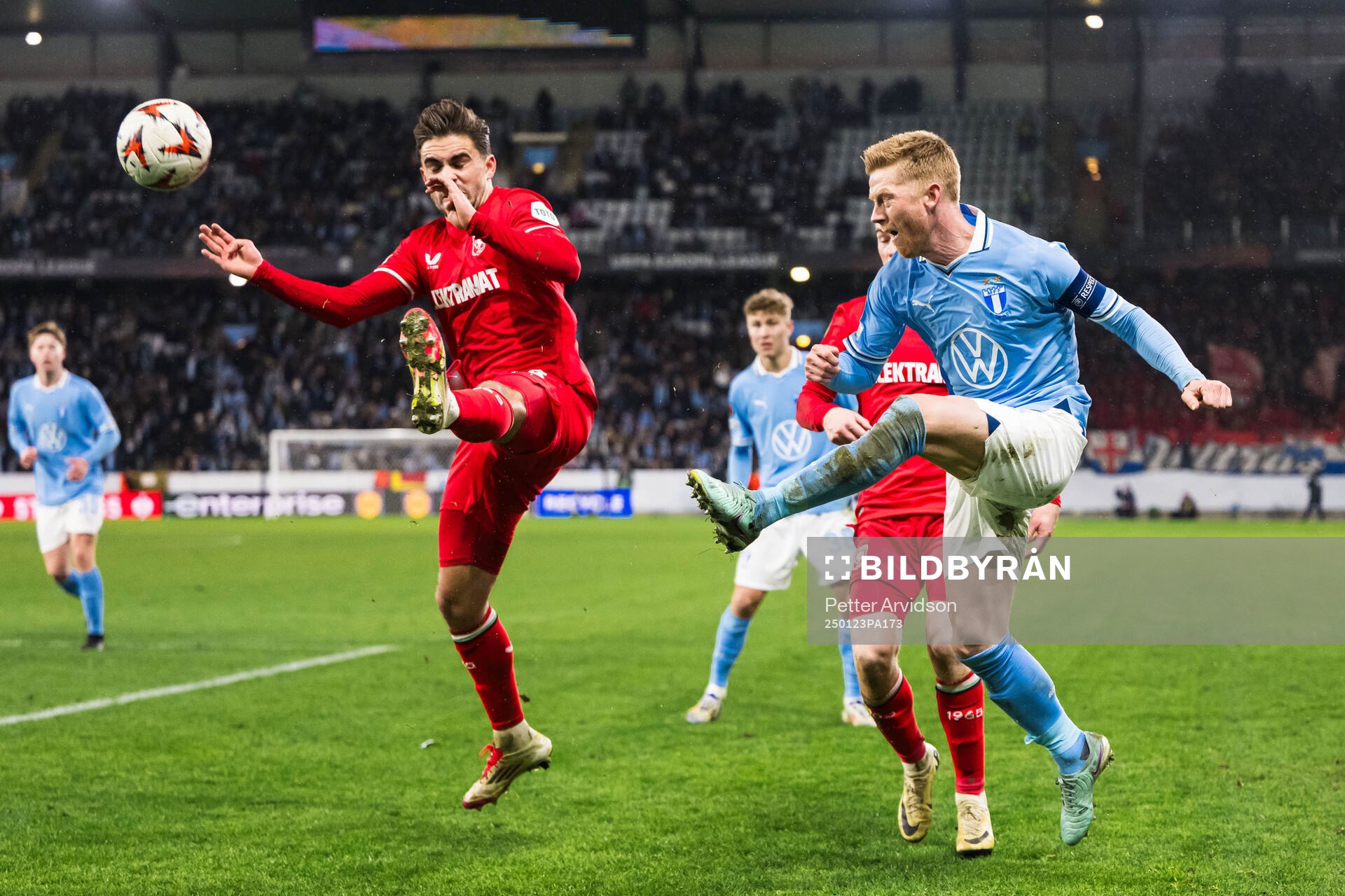 Bart Van Rooij of Twente and Anders Christiansen of Malmö