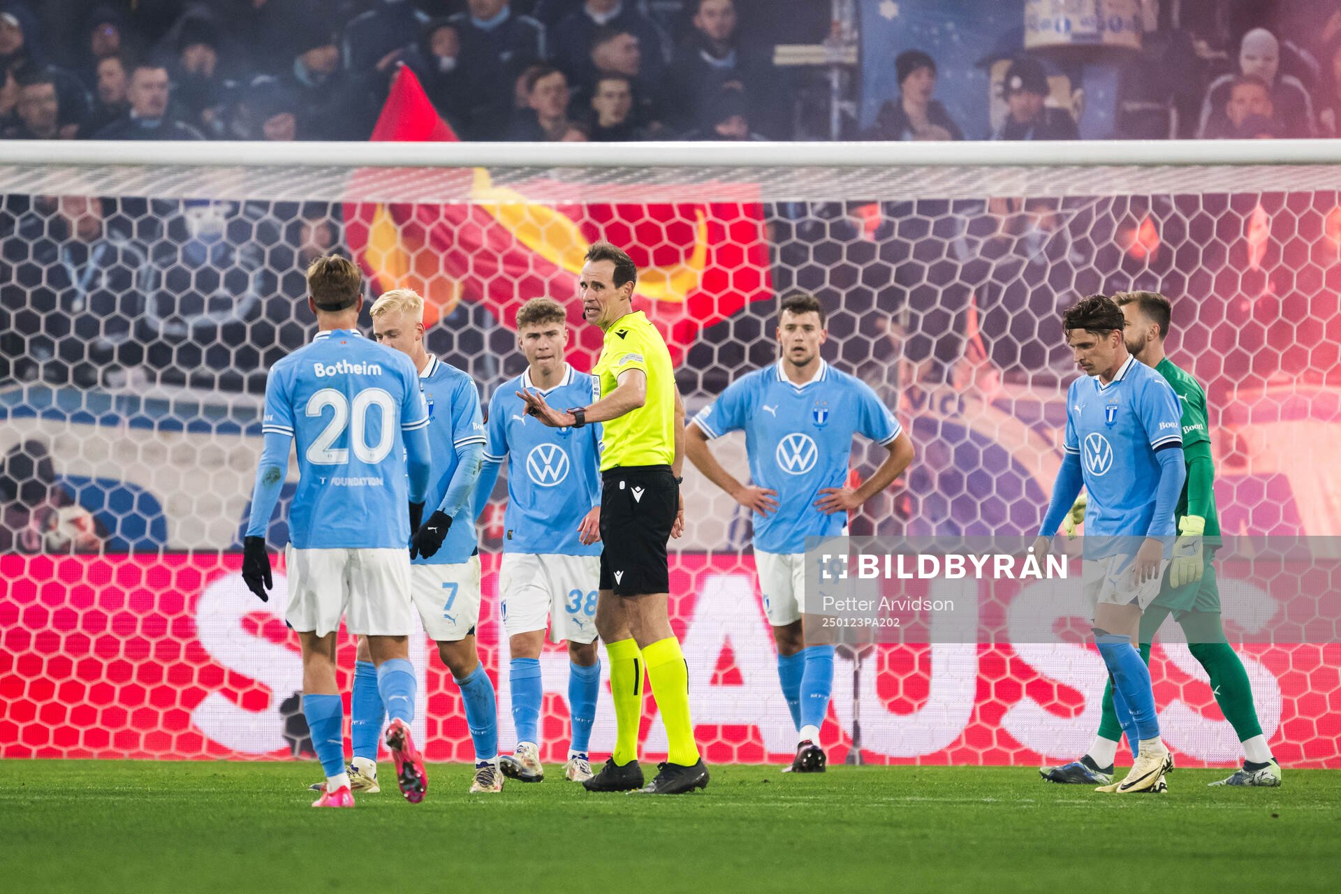 Referee Sascha Stegemann