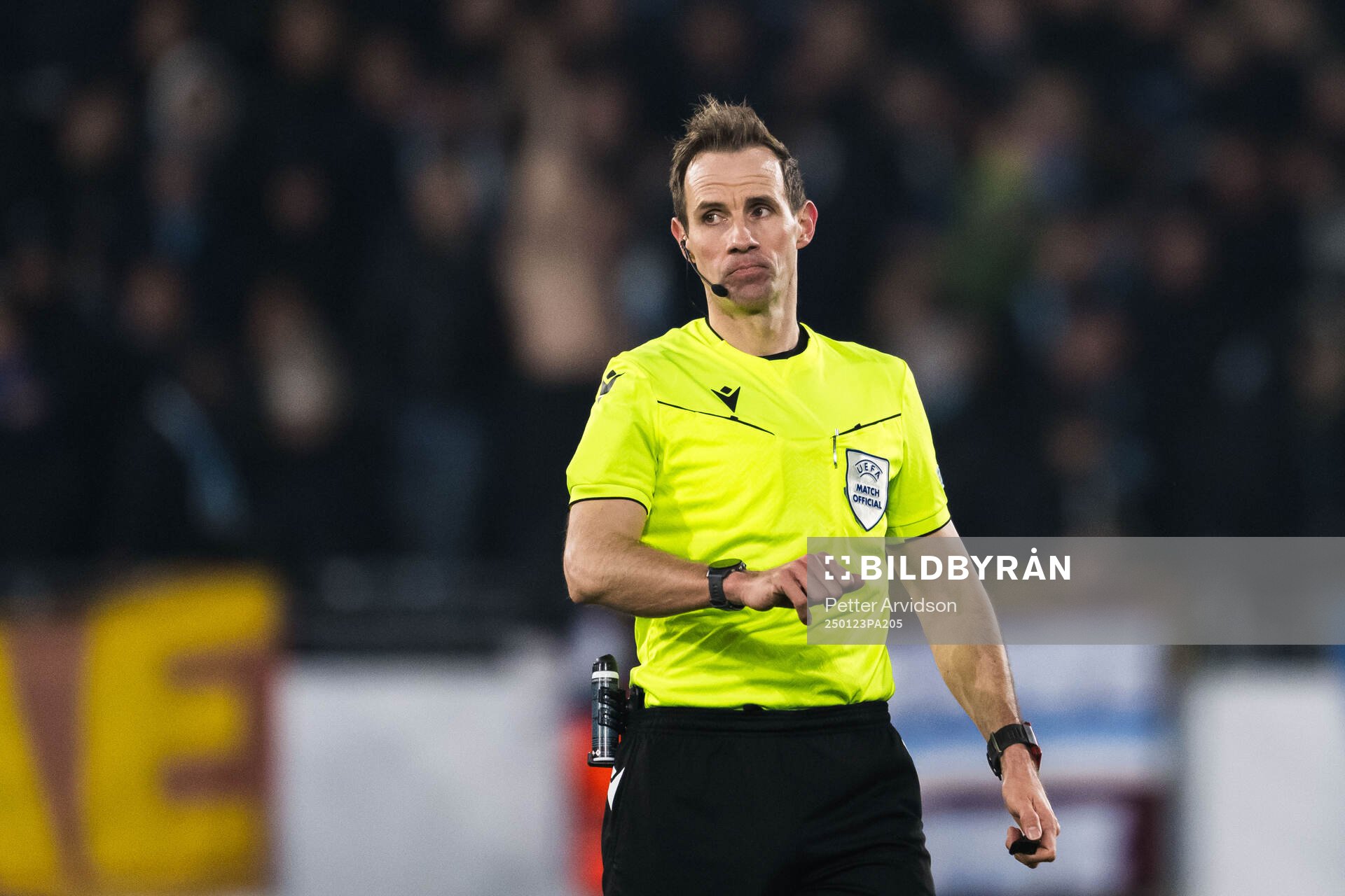 Referee Sascha Stegemann