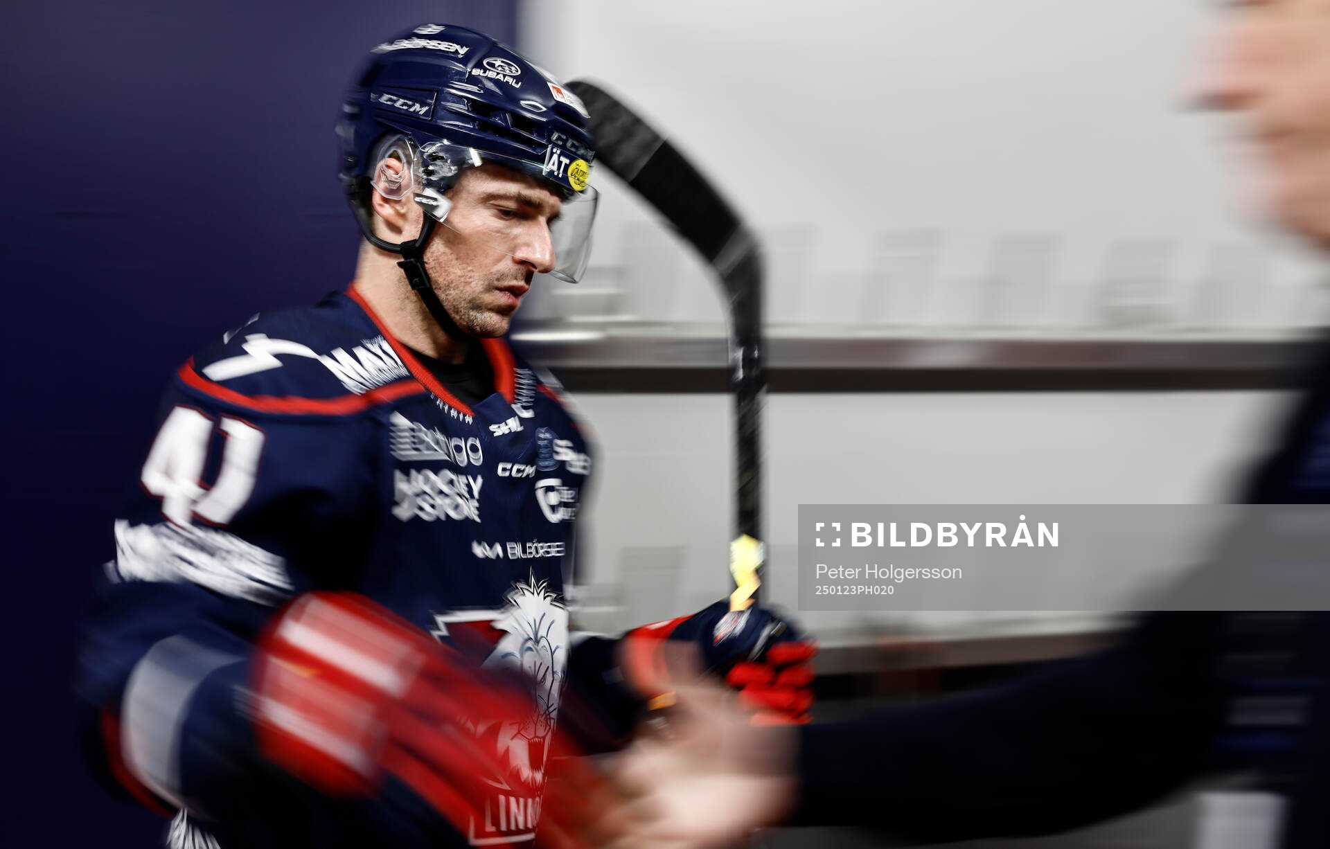 uLinköpings Broc Little nder ishockeymatchen i SHL mellan