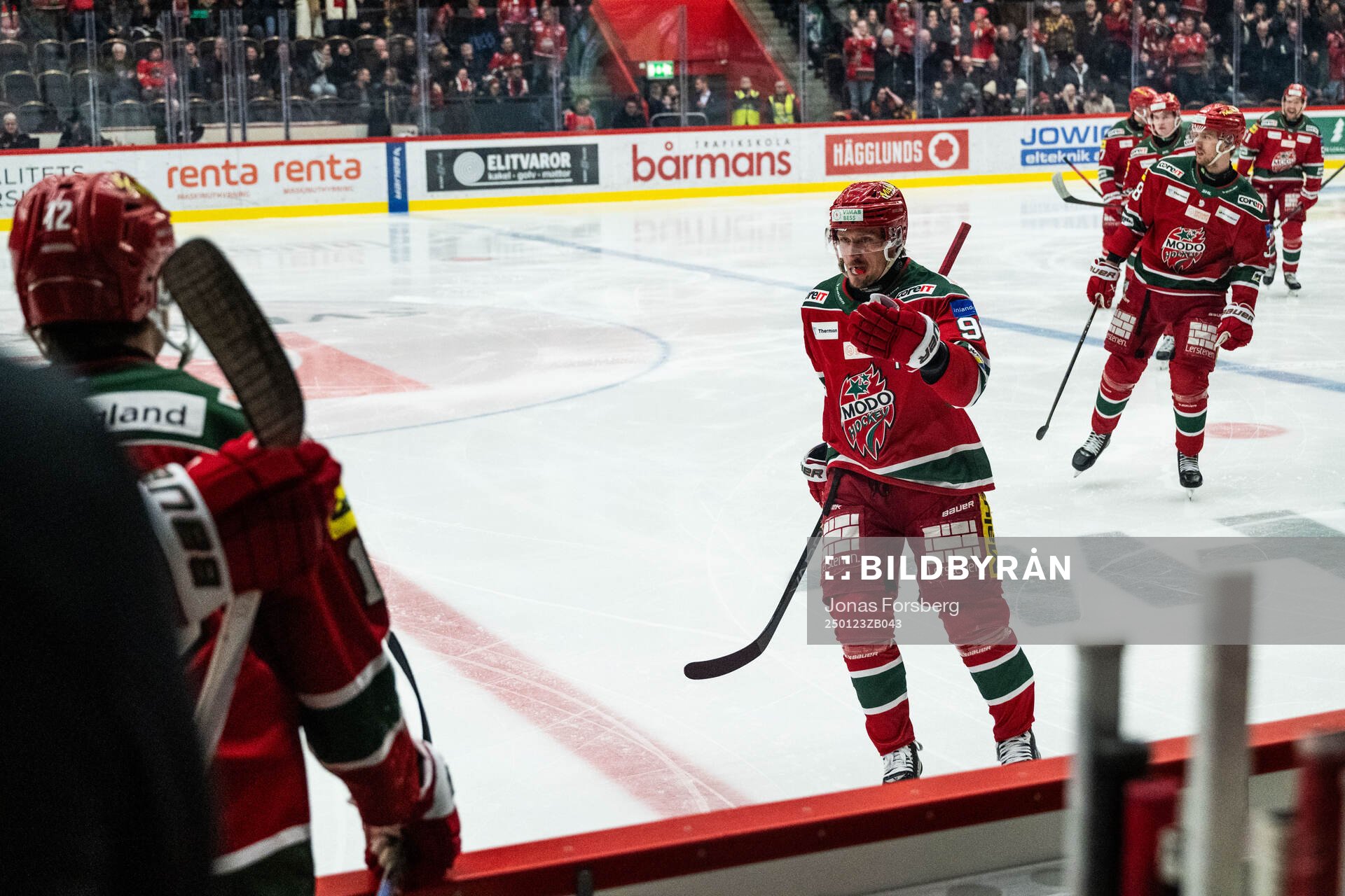 Modos Jesper Olofsson jublar
