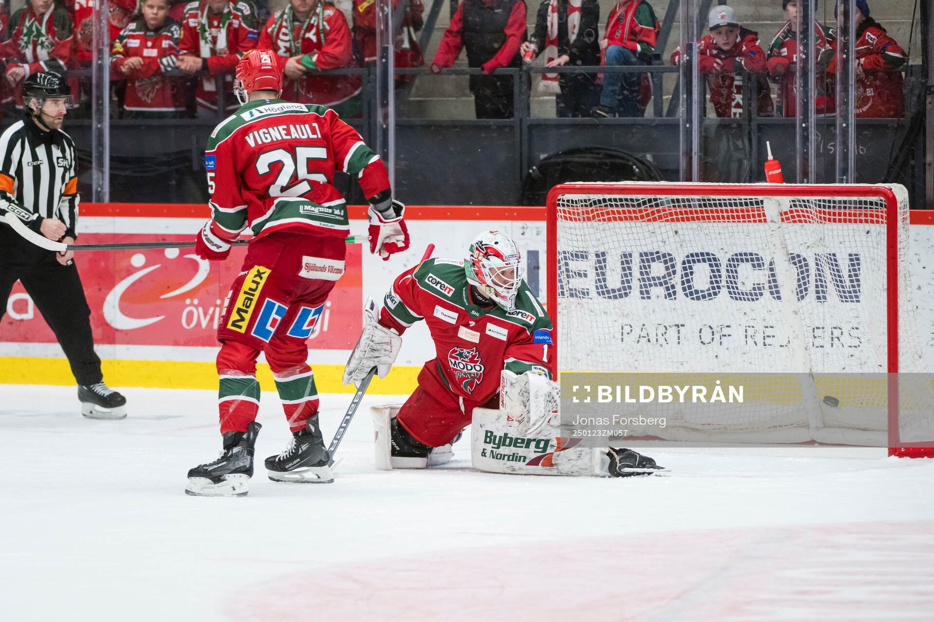 Modos målvakt Ebbe Lundberg släpper in 3-4 målet