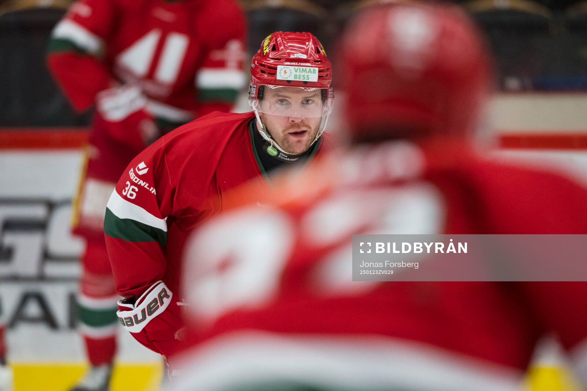 Modos Sebastian Ohlsson innan ishockeymatchen i SHL mellan