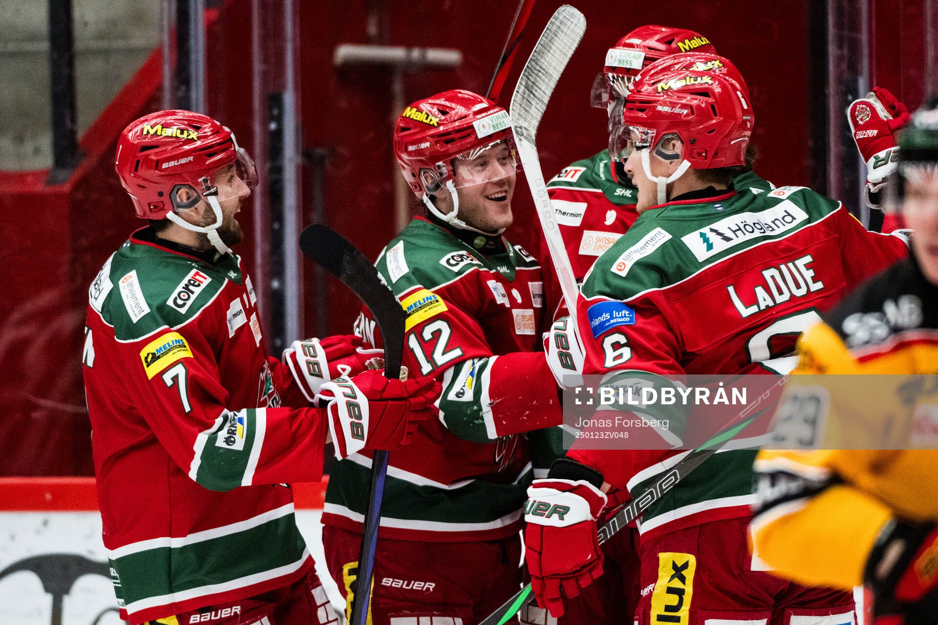 Modos Måns Carlsson jublar med Pontus Näsén, Oscar