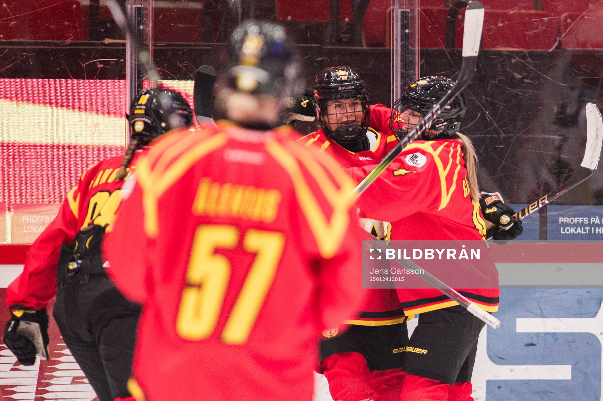 Brynäs Sanni Vanhanen jublar