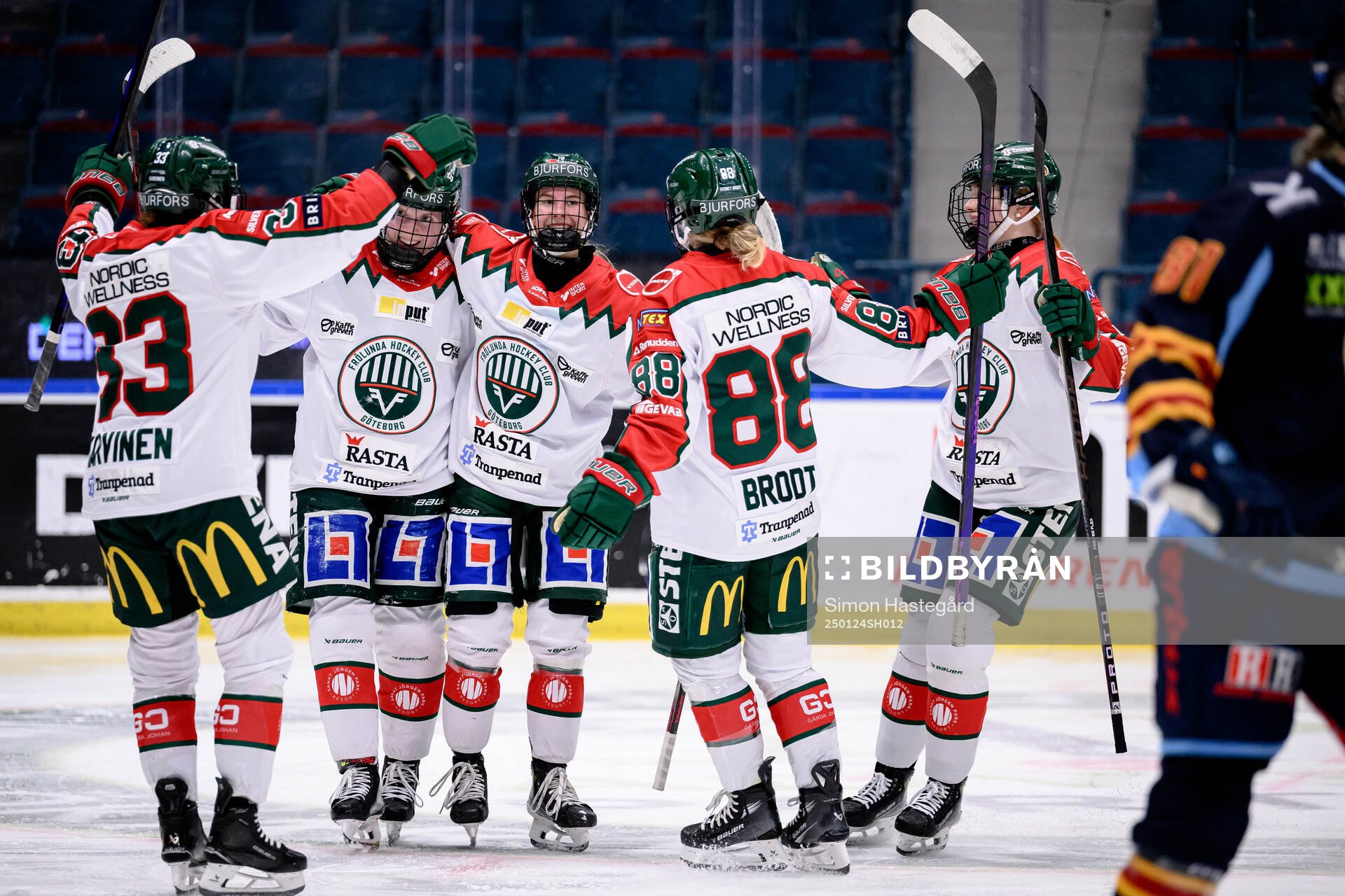Frölundas Elisa Holopainen jublar