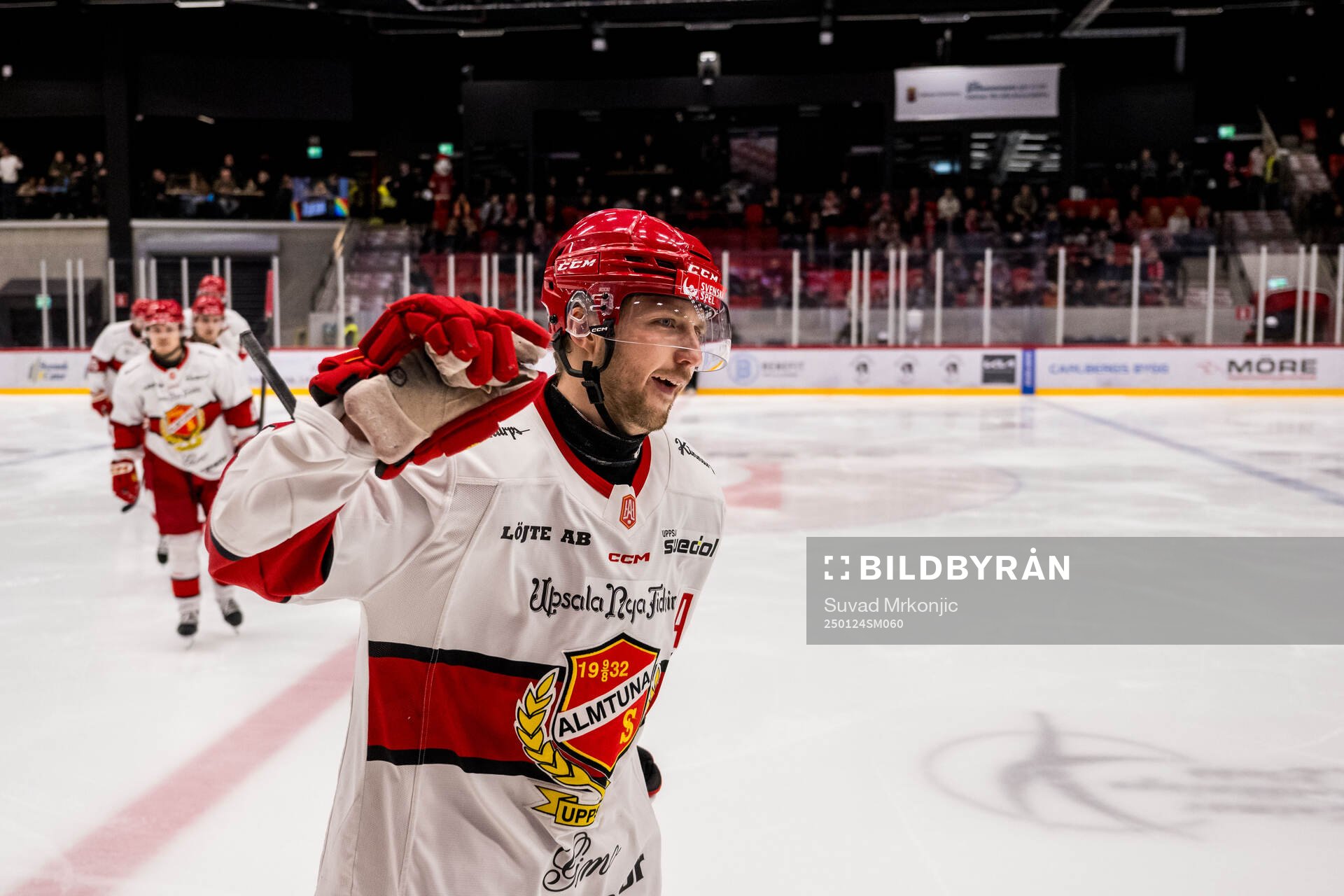Almtunas William Eriksson jublar