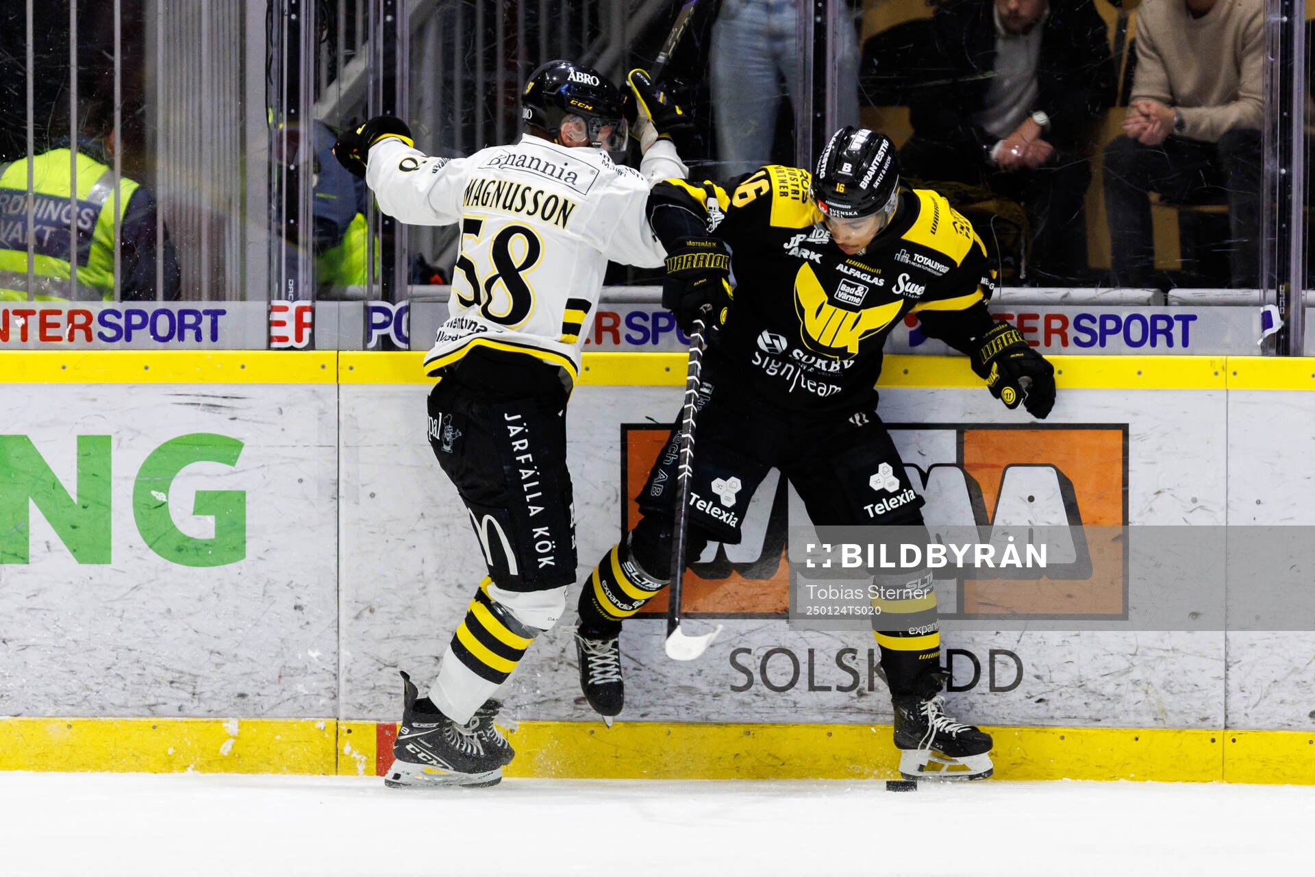 AIKs Oskar Magnusson och Västerås Noah Wolf