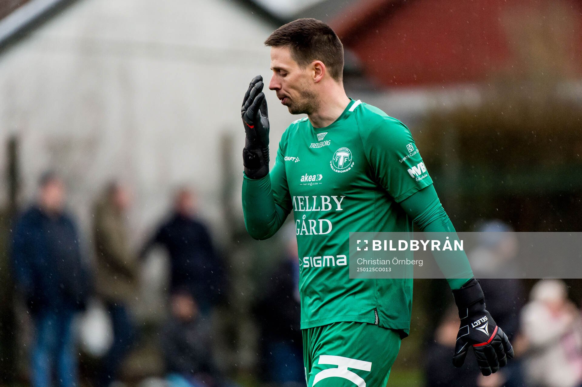 Trelleborgs målvakt Andreas Larsen deppar