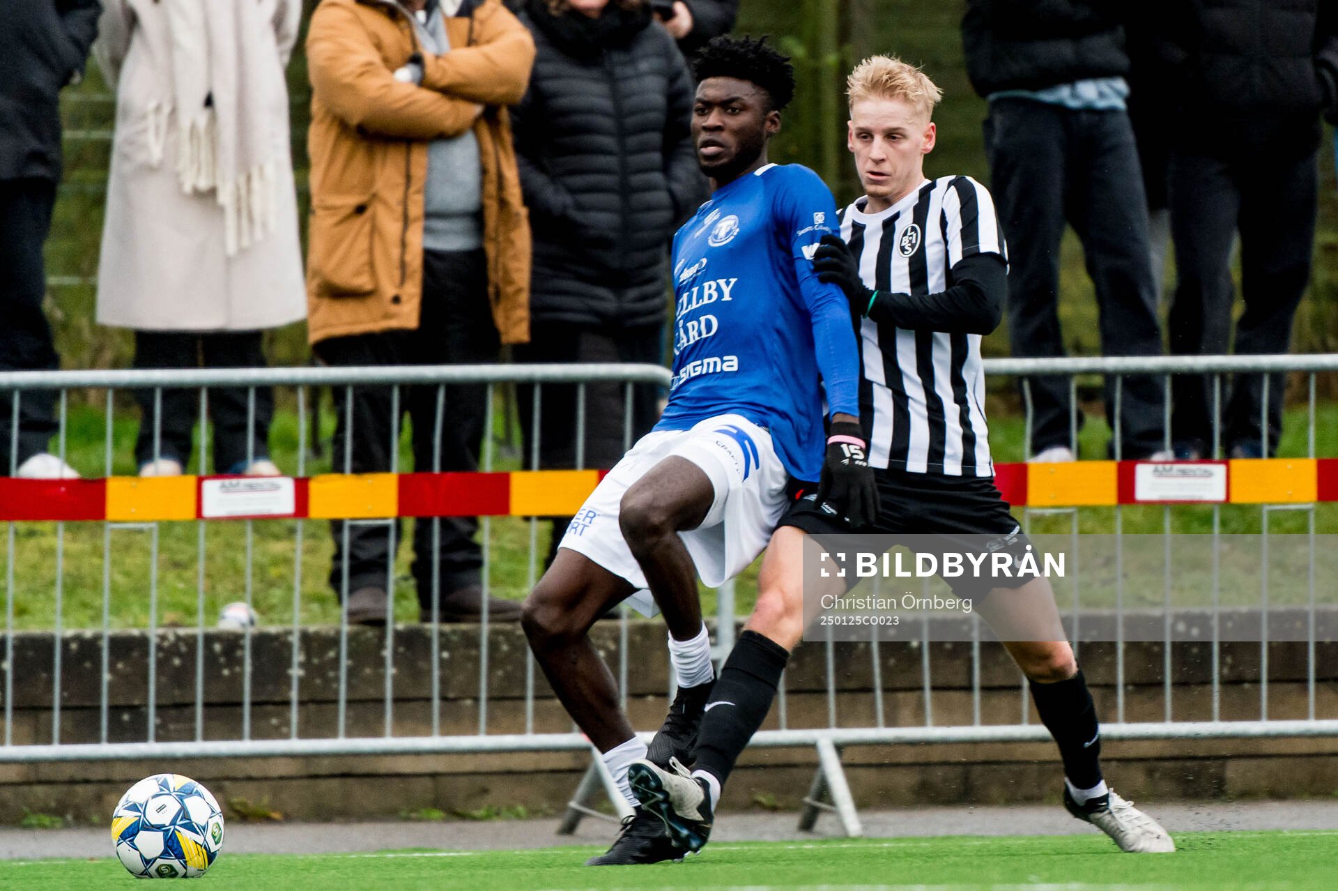 Trelleborgs Emmanuel Godwin och Landskronas Emil Lindman