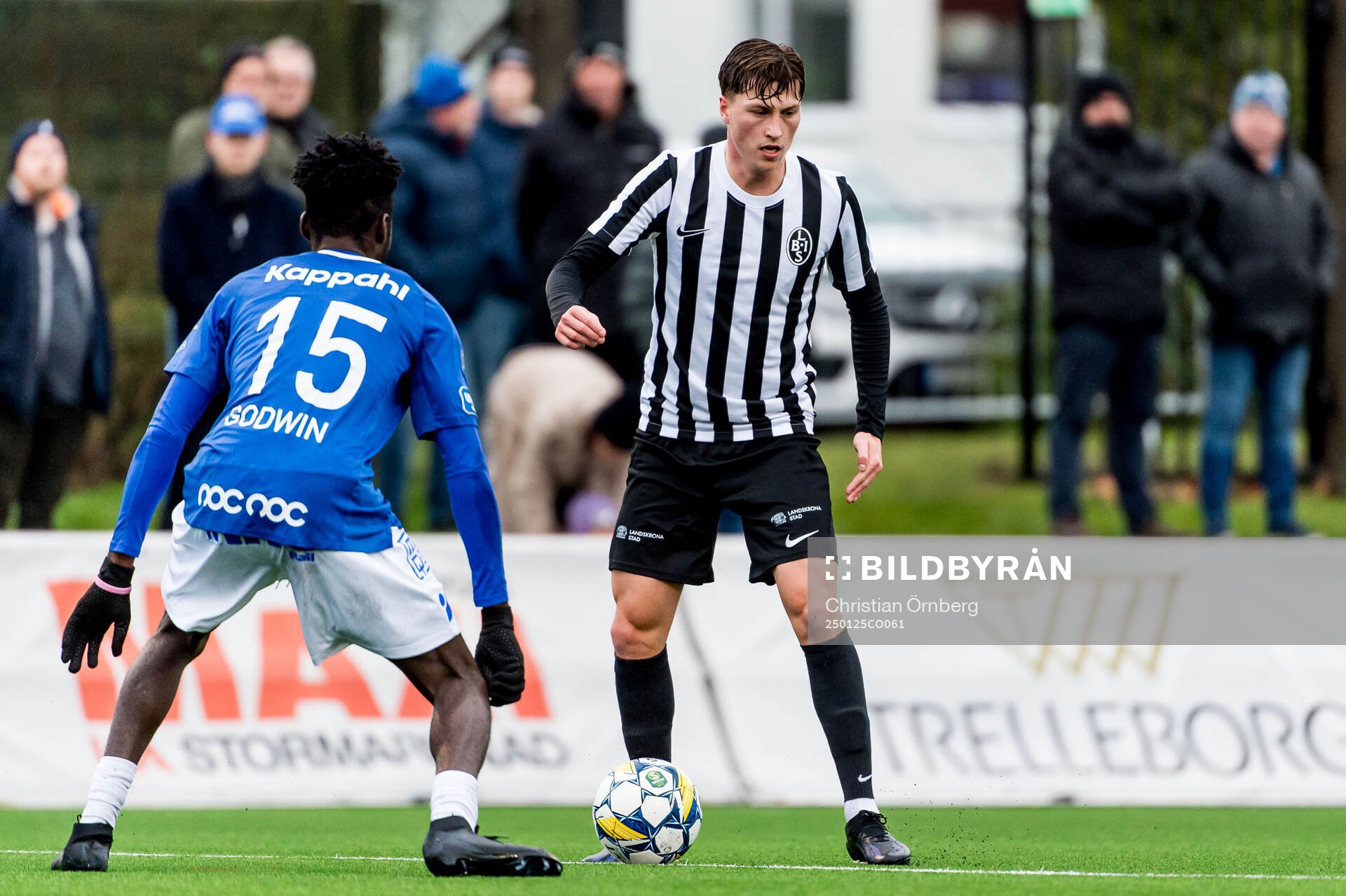 Trelleborgs Emmanuel Godwin och Landskronas Kevin Jensen